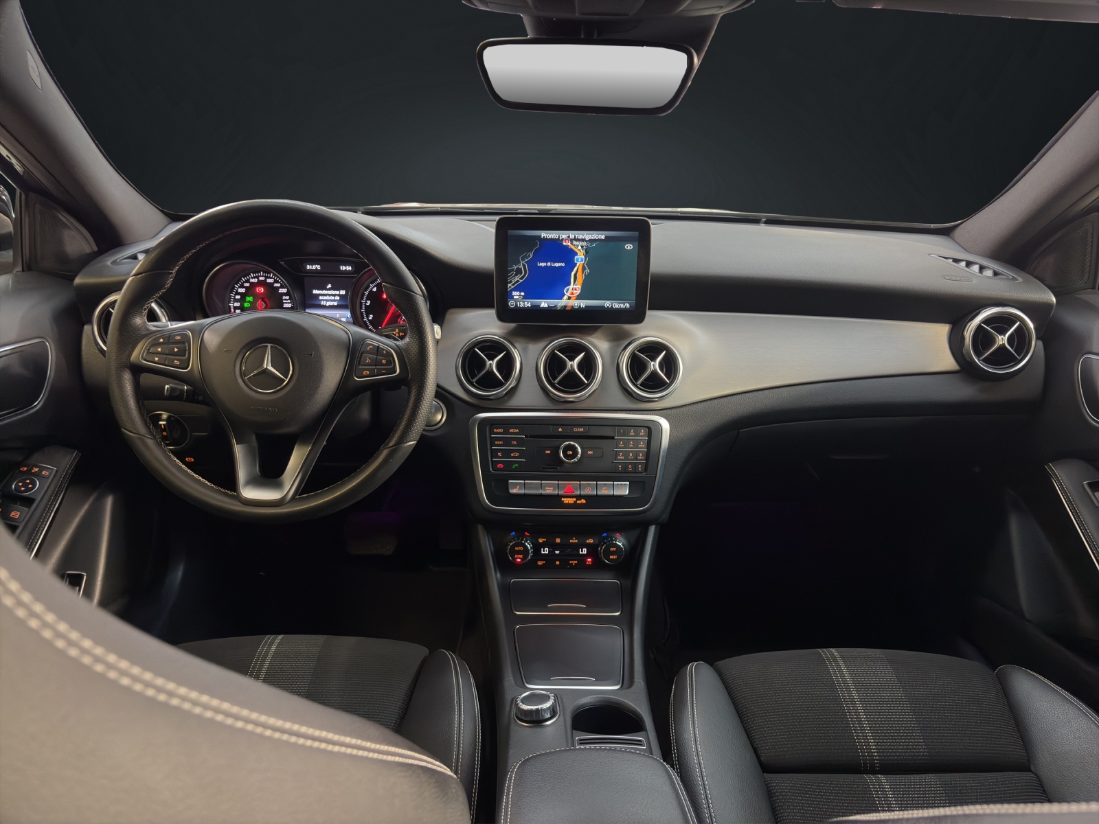 MERCEDES-BENZ GLA 200 Night Star 7G-DCT-image-10