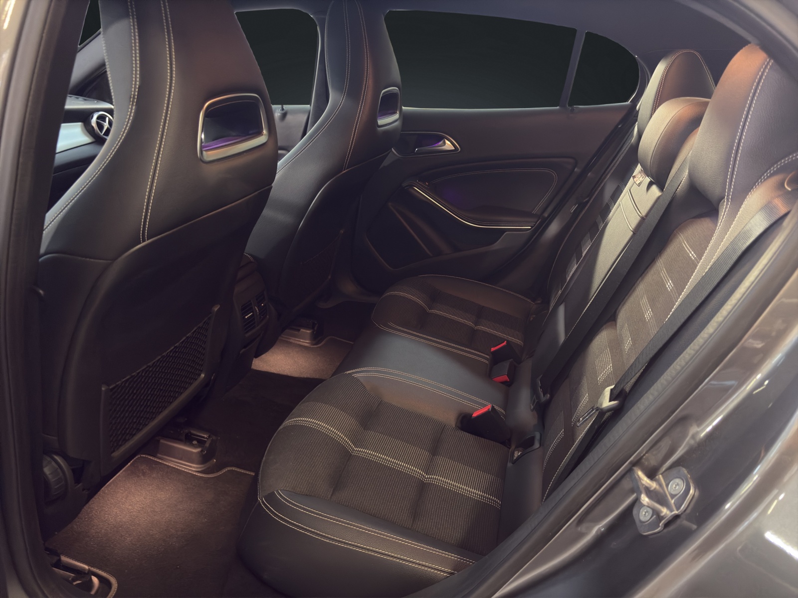 MERCEDES-BENZ GLA 200 Night Star 7G-DCT-image-13