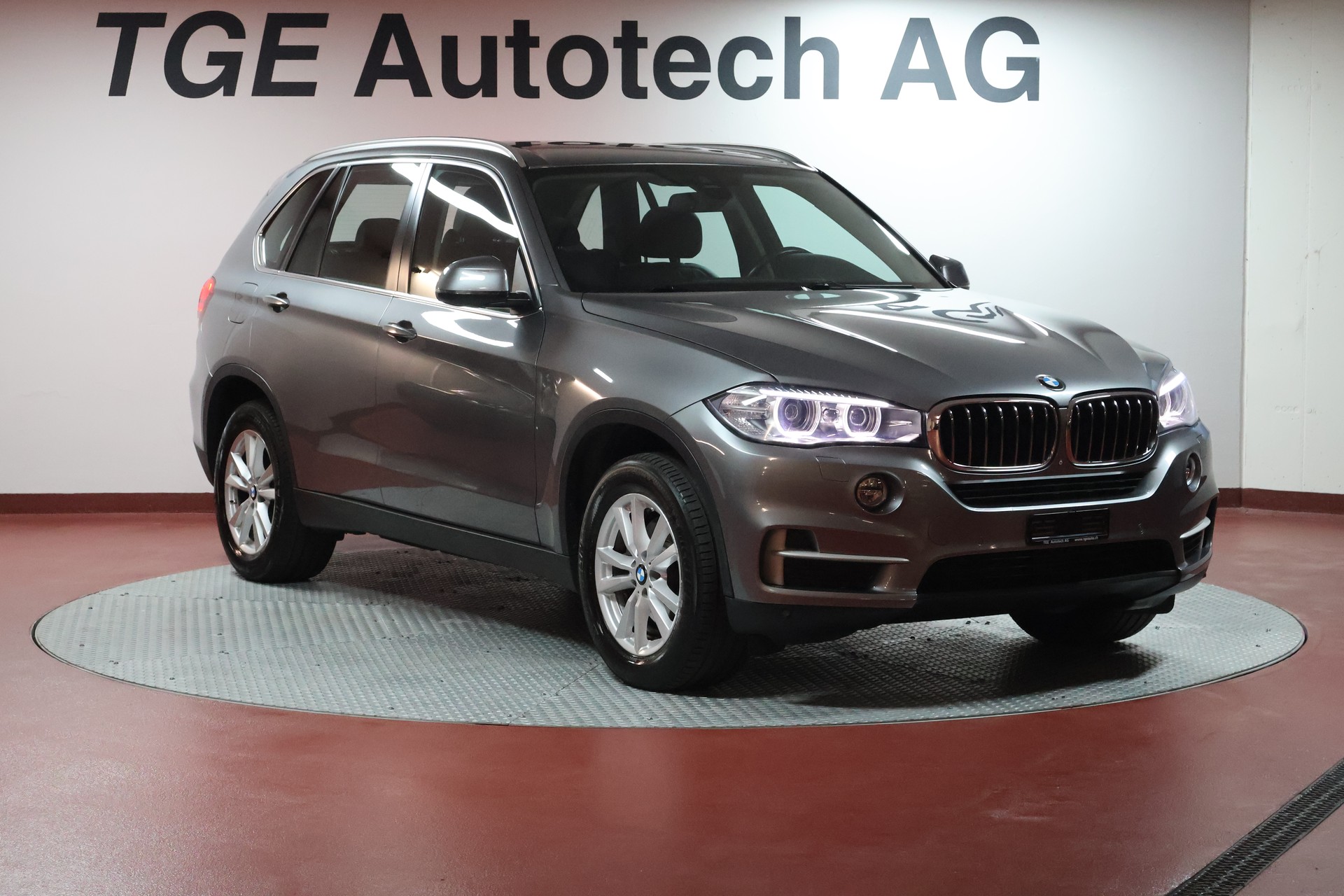 BMW X5 xDrive 35i Steptronic-showroom-element-2