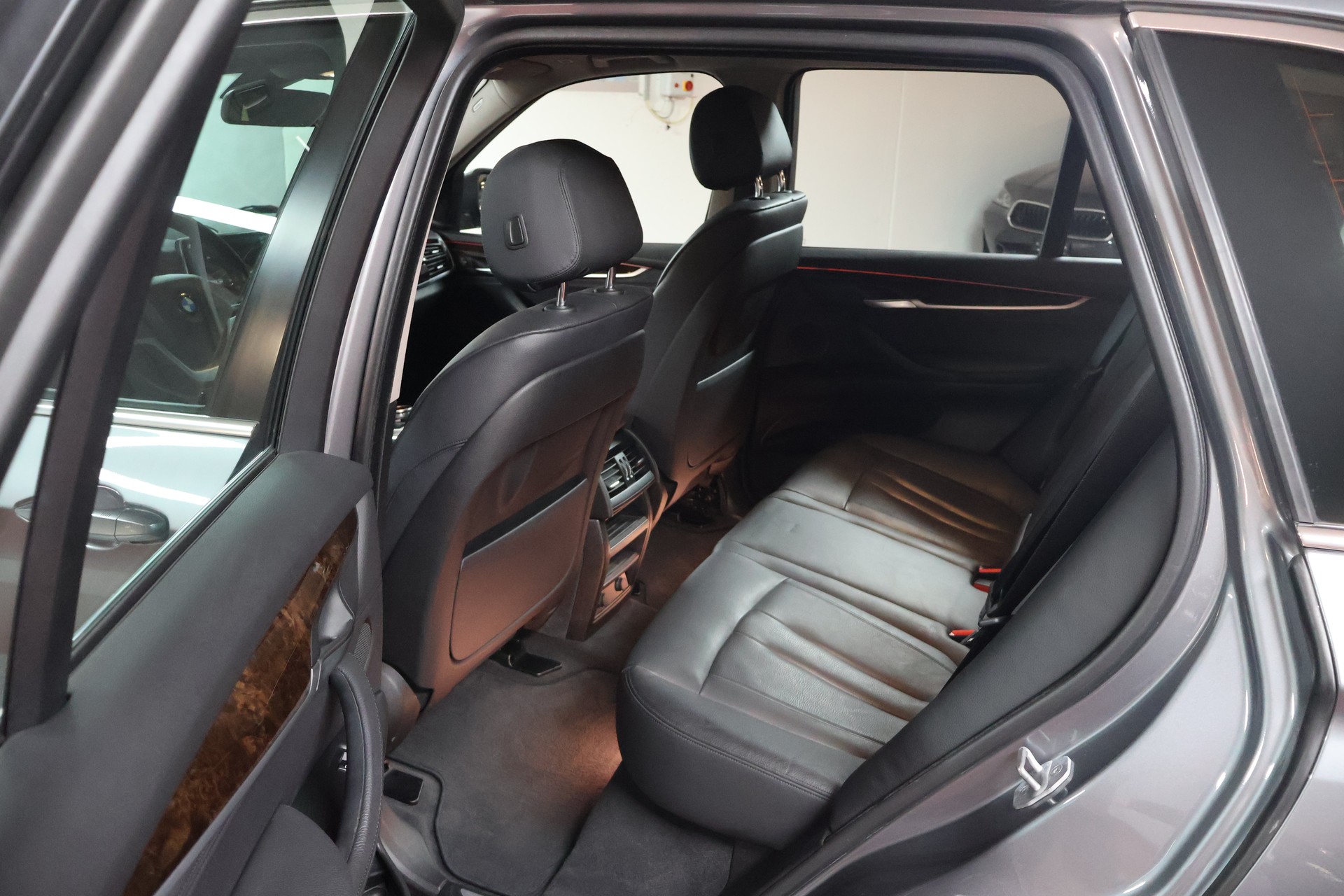 BMW X5 xDrive 35i Steptronic-image-15