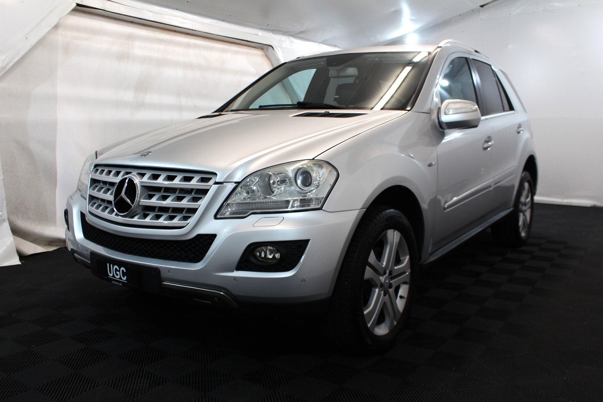 MERCEDES-BENZ ML 300 CDI BlueEF-showroom-element-2