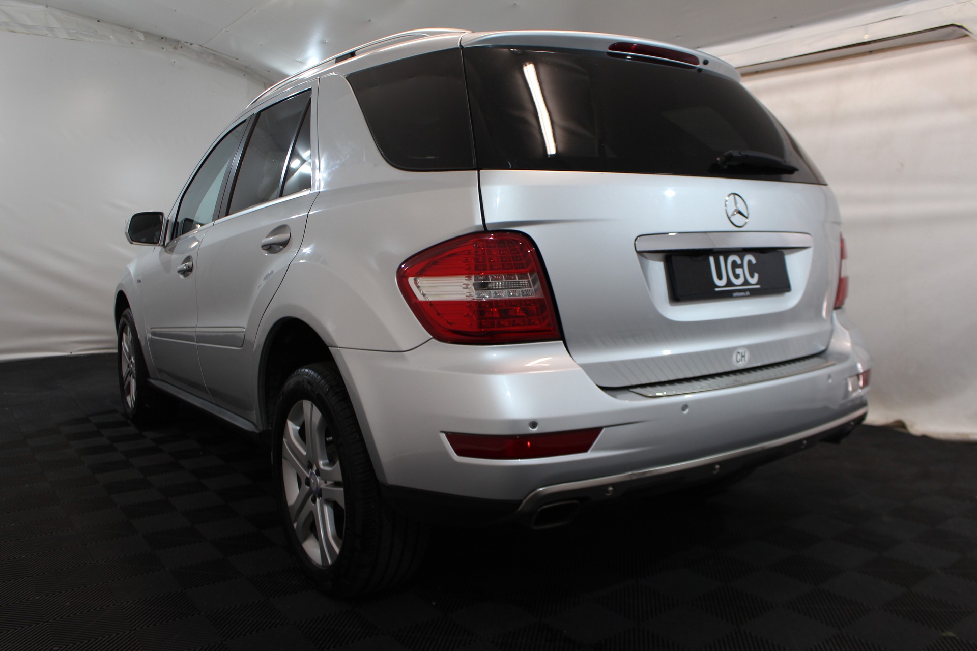 MERCEDES-BENZ ML 300 CDI BlueEF-showroom-element-3