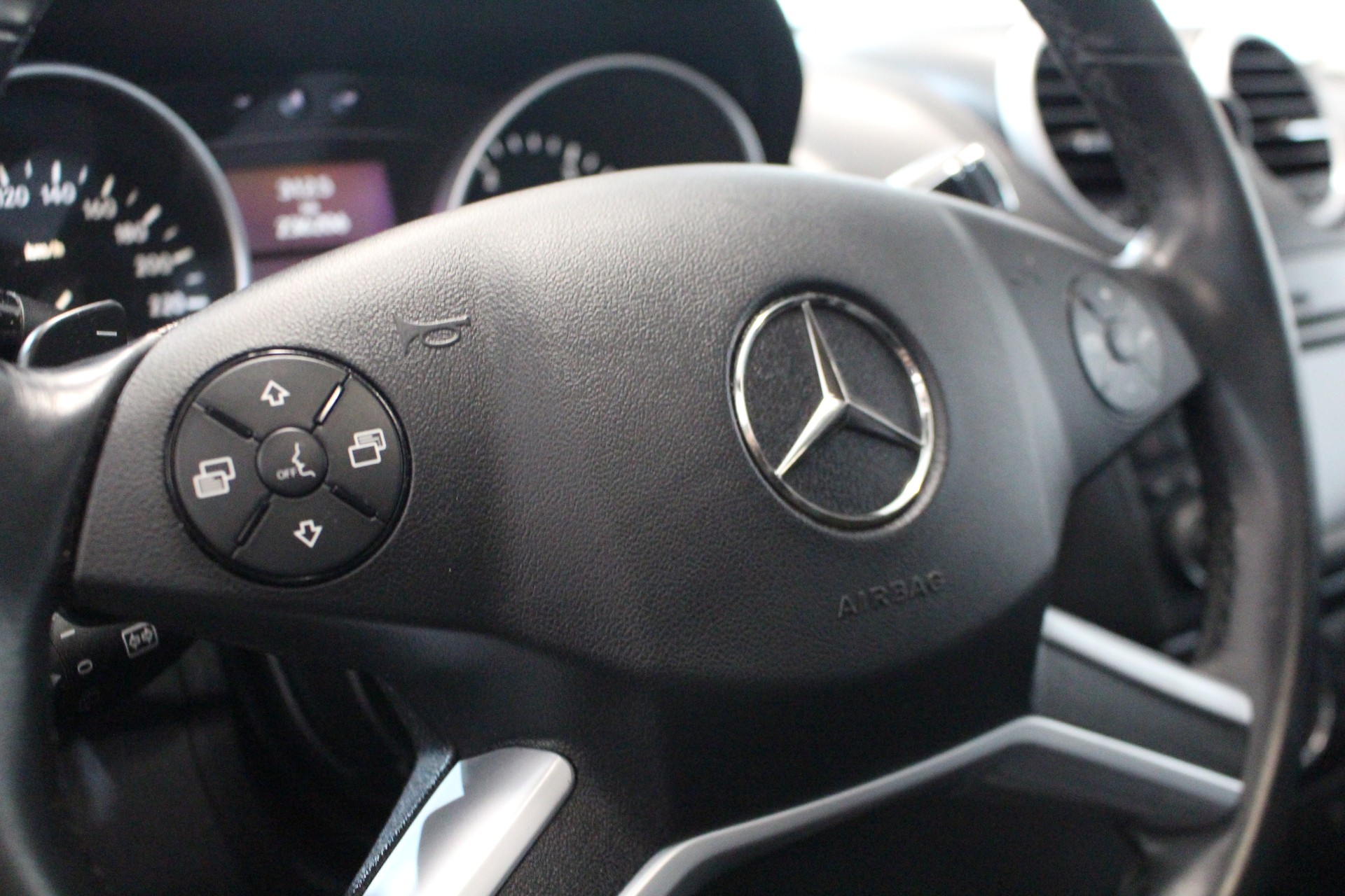 MERCEDES-BENZ ML 300 CDI BlueEF-image-13