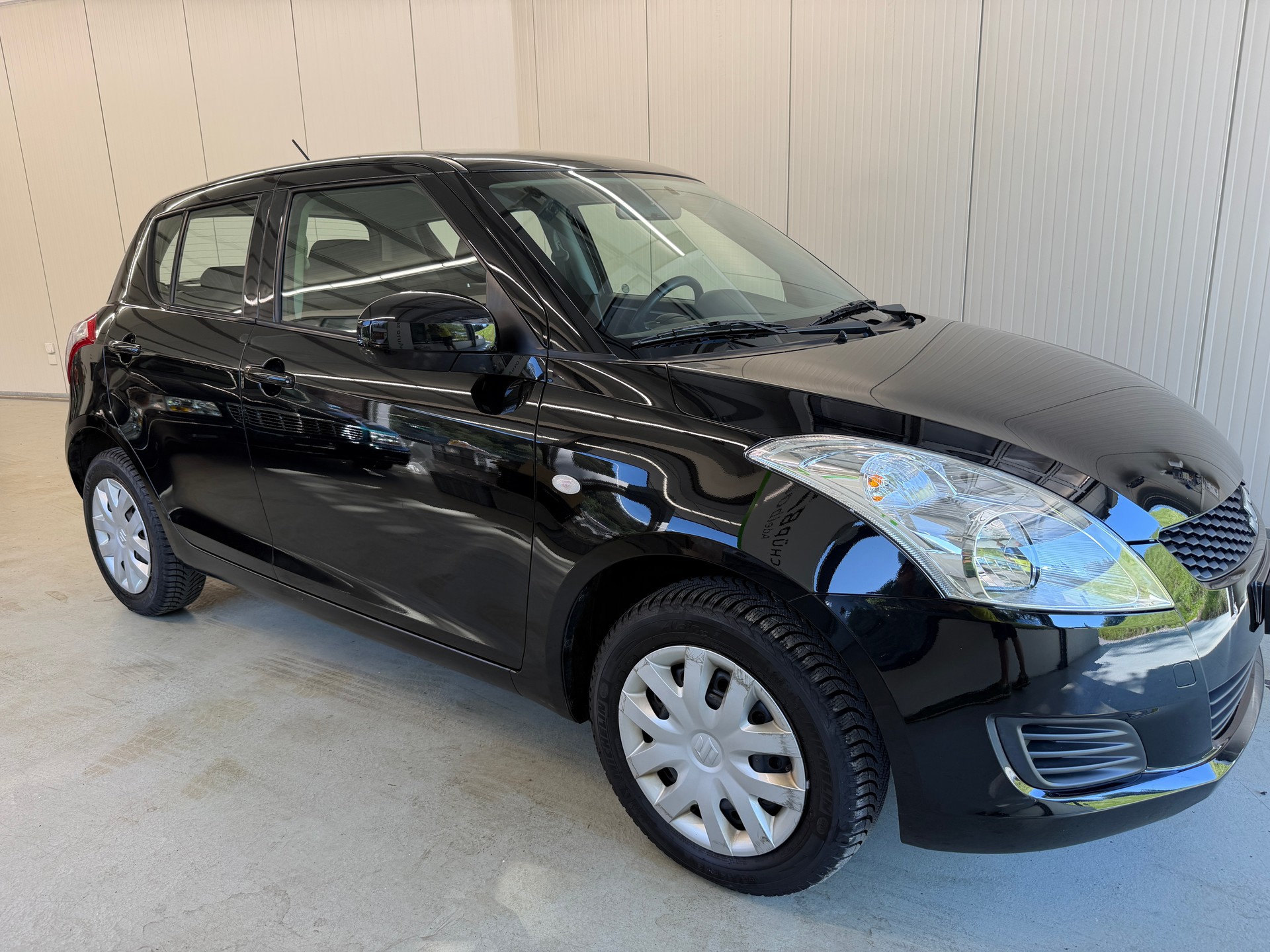 SUZUKI Swift 1.2i 16V GL 4x4-showroom-element-1