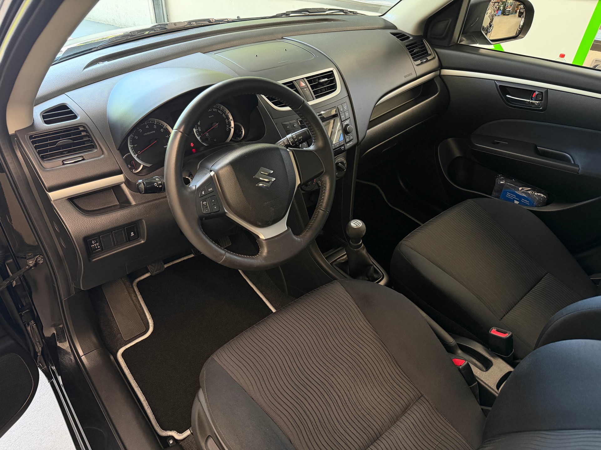 SUZUKI Swift 1.2i 16V GL 4x4-image-9