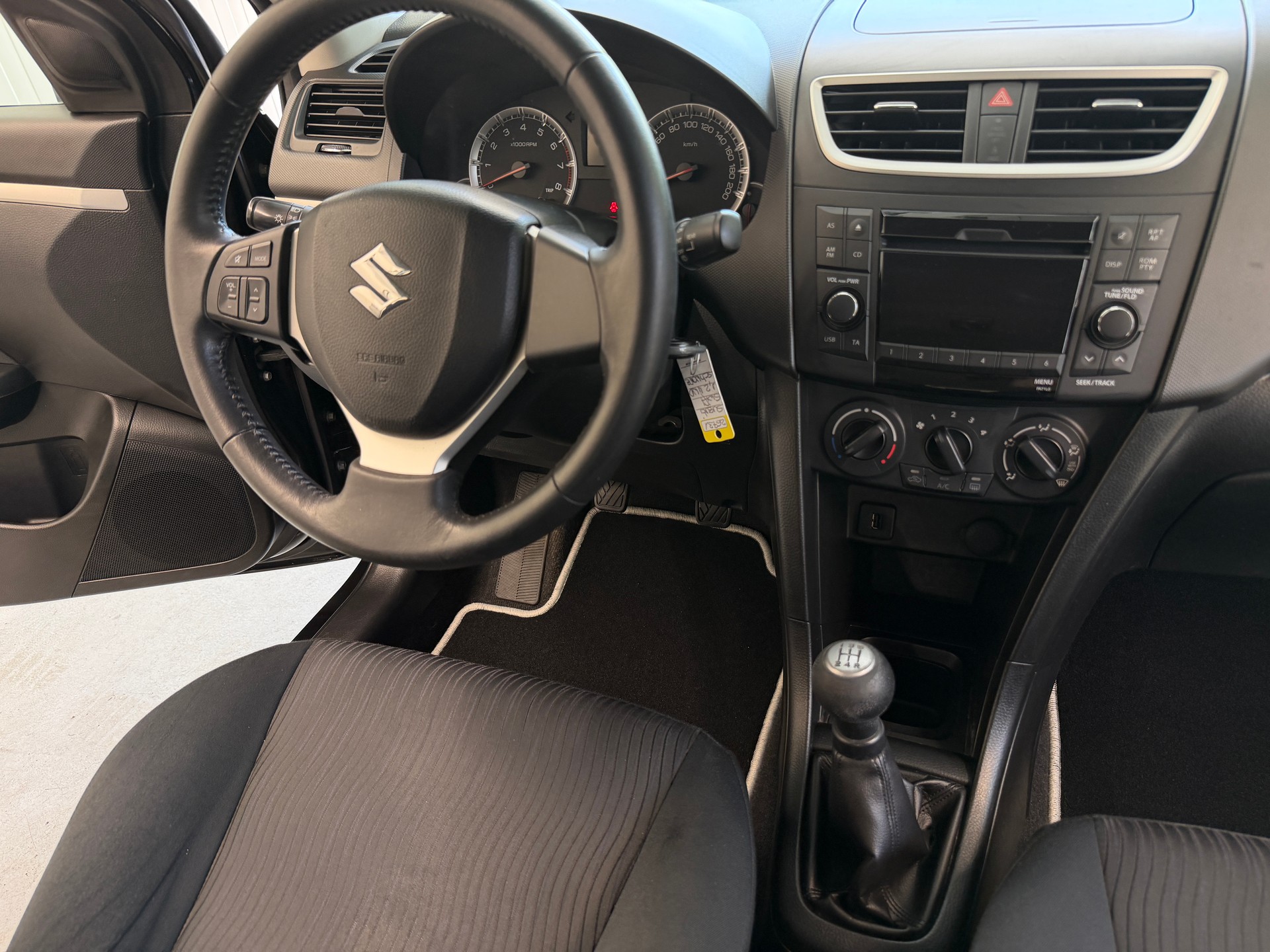 SUZUKI Swift 1.2i 16V GL 4x4-image-18
