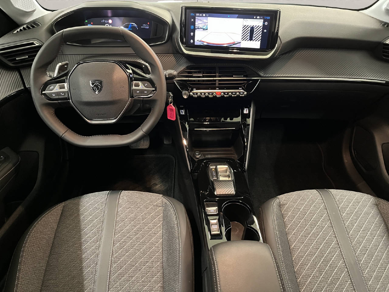 PEUGEOT 208 1.2 Hybrid Allure-image-6