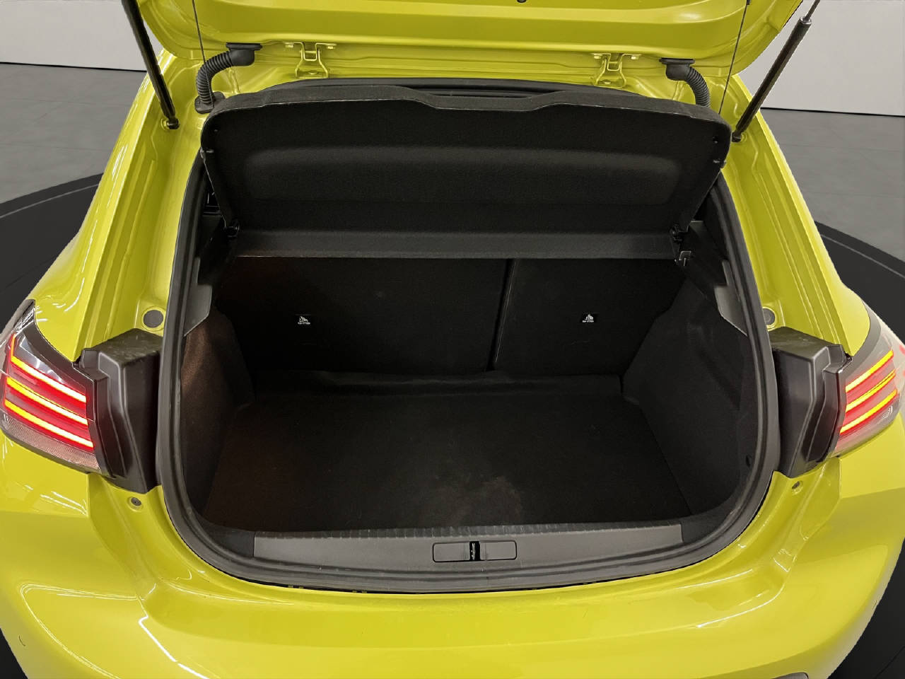 PEUGEOT 208 1.2 Hybrid Allure-image-12