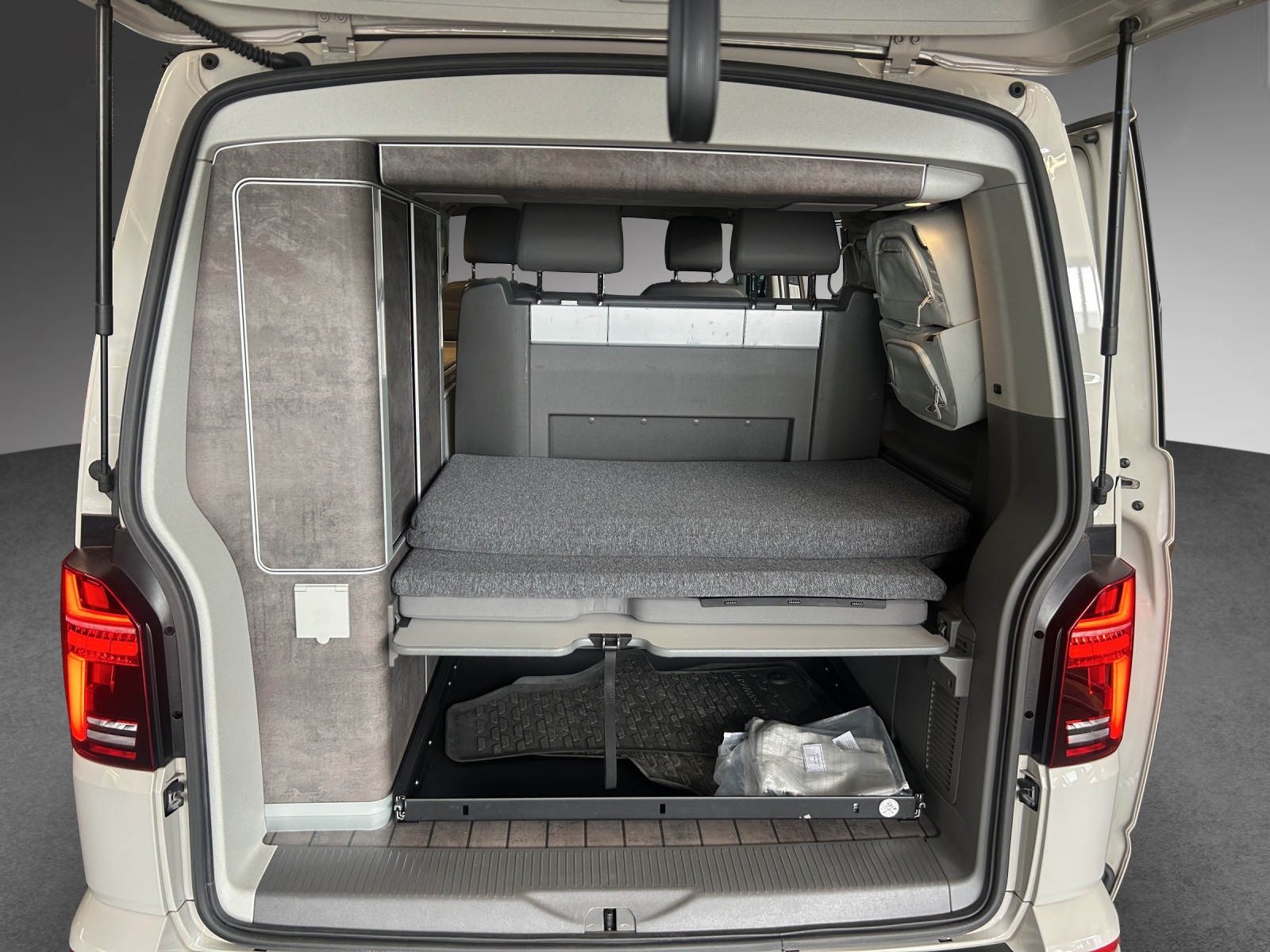 VW T6.1 California 2.0 Bi-TDI Ocean Liberty 4Motion DSG-image-9