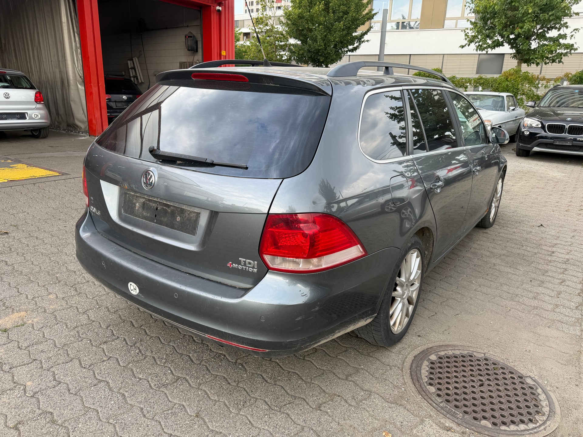 VW Golf Variant 1.9 TDI Comfortline 4Motion-image-6