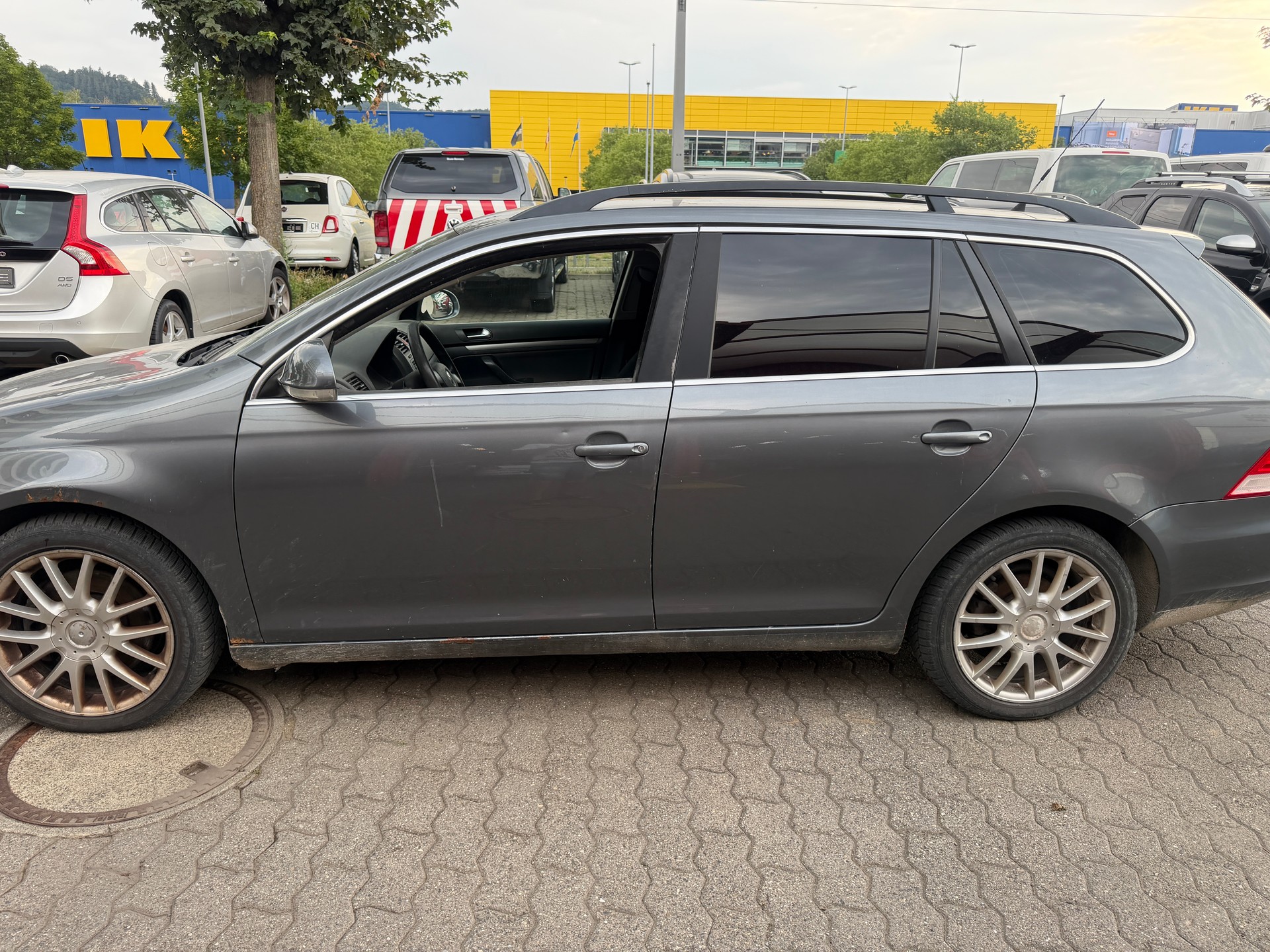 VW Golf Variant 1.9 TDI Comfortline 4Motion-image-4