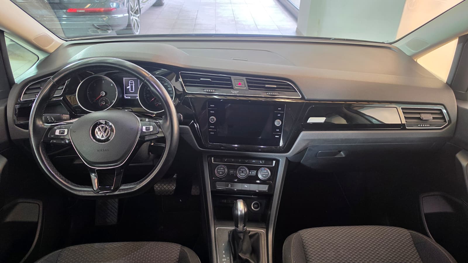 VW Touran 1.6 TDI BlueMotion Technology Trendline DSG, TOP FAHRZEUG, FRISCH AB SERVICE UND FRISCH AB MFK-image-6