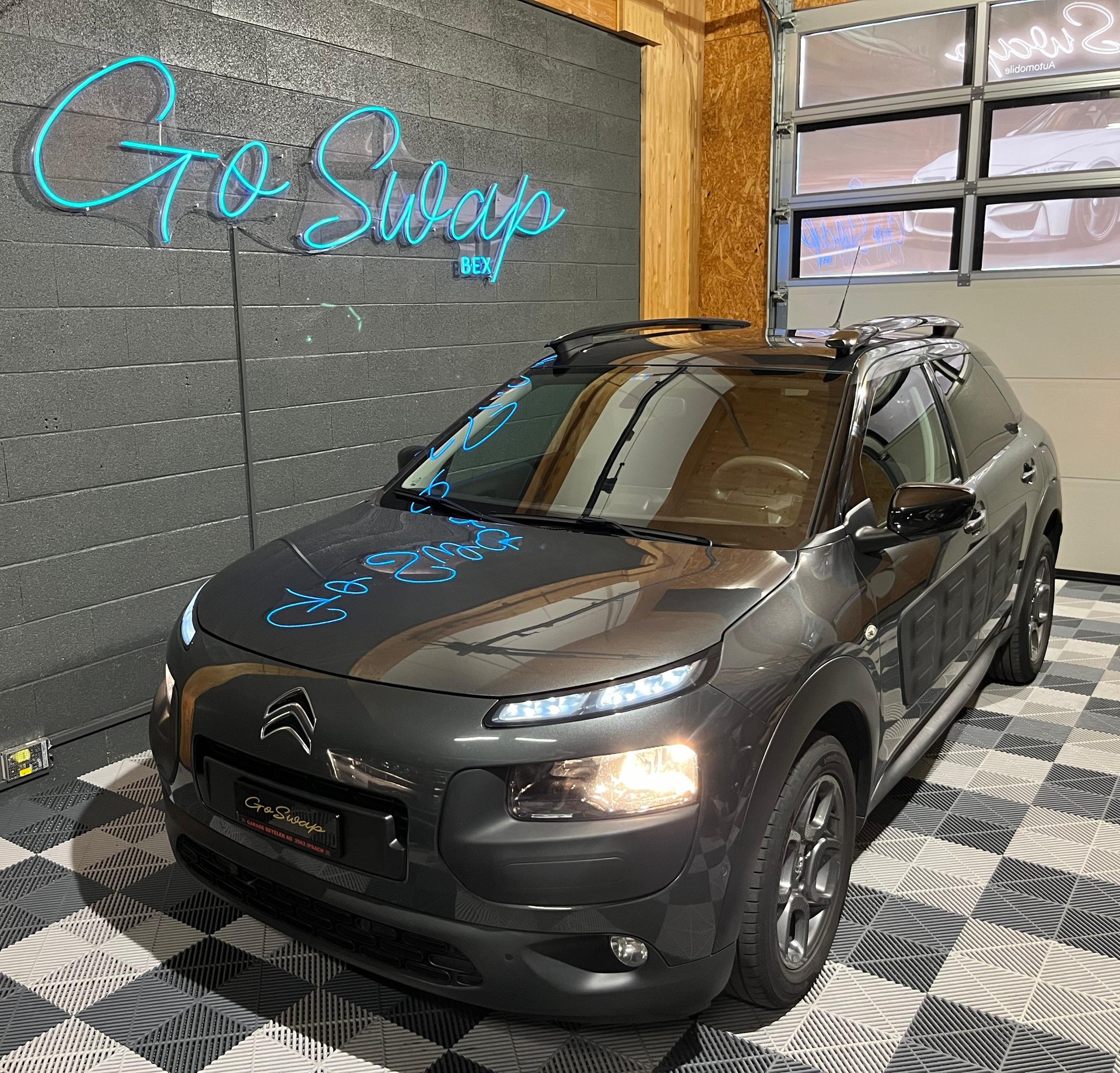CITROEN C4 Cactus 1.2 e-THP Shine Edition-image-4