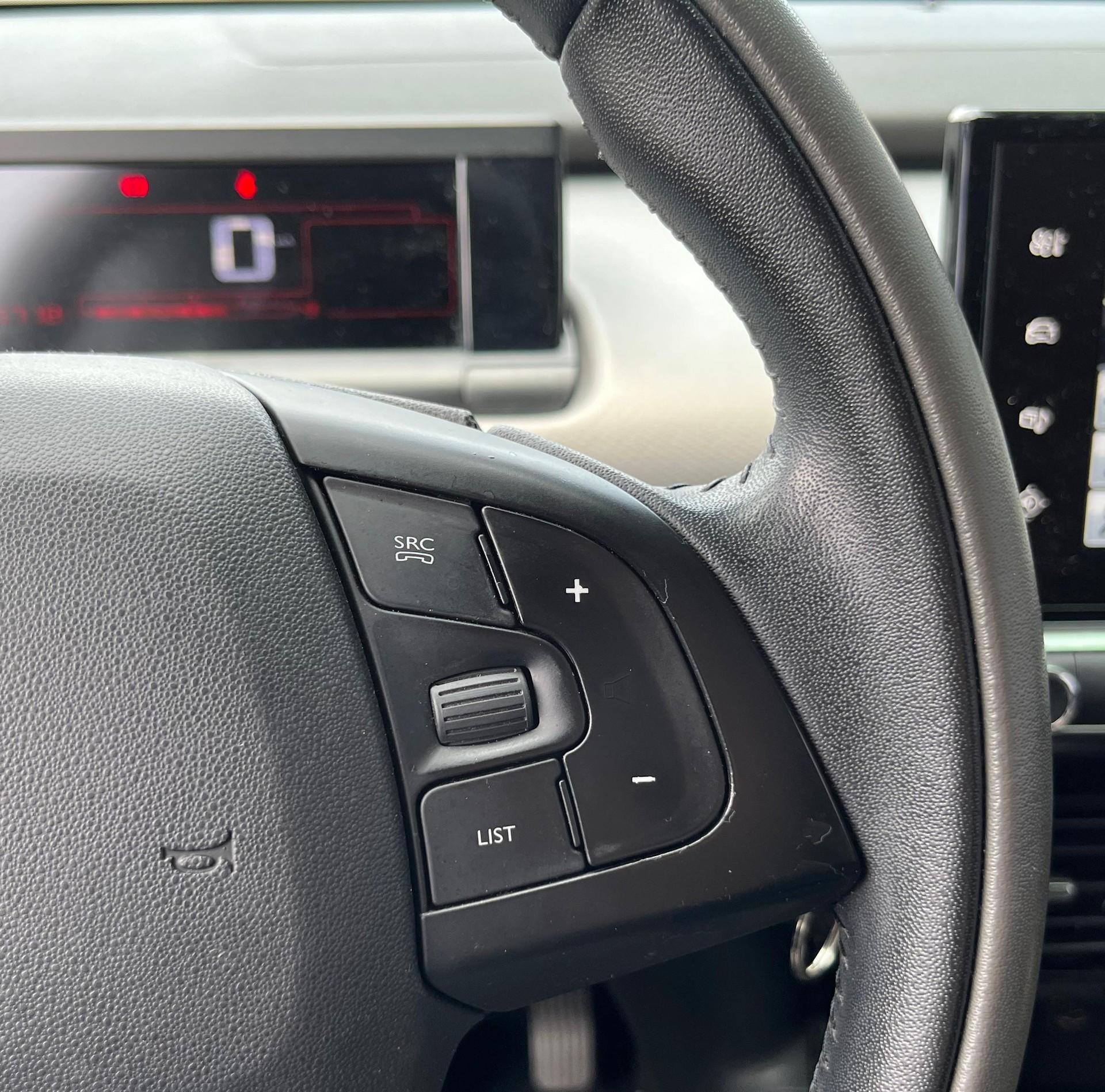CITROEN C4 Cactus 1.2 e-THP Shine Edition-image-15