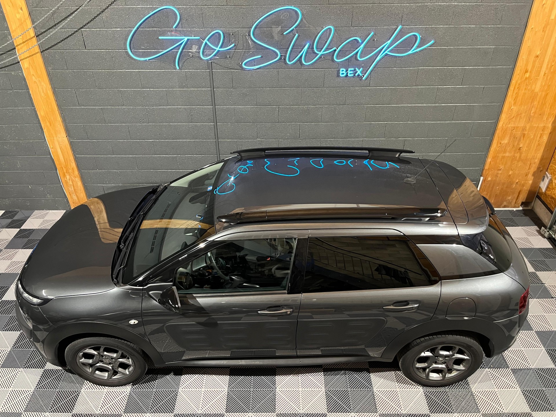 CITROEN C4 Cactus 1.2 e-THP Shine Edition-image-6