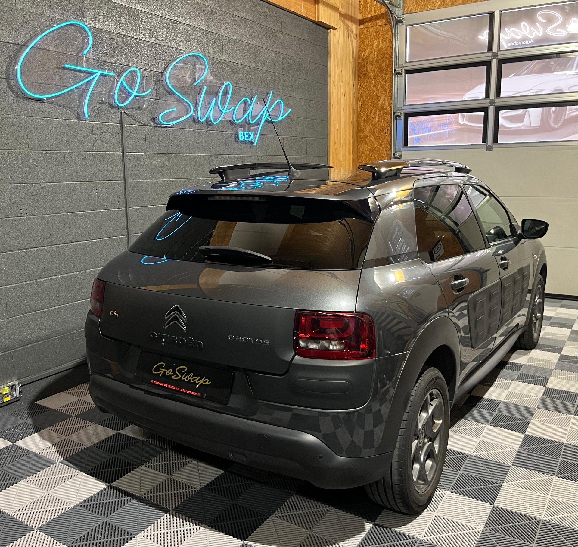 CITROEN C4 Cactus 1.2 e-THP Shine Edition-showroom-element-3