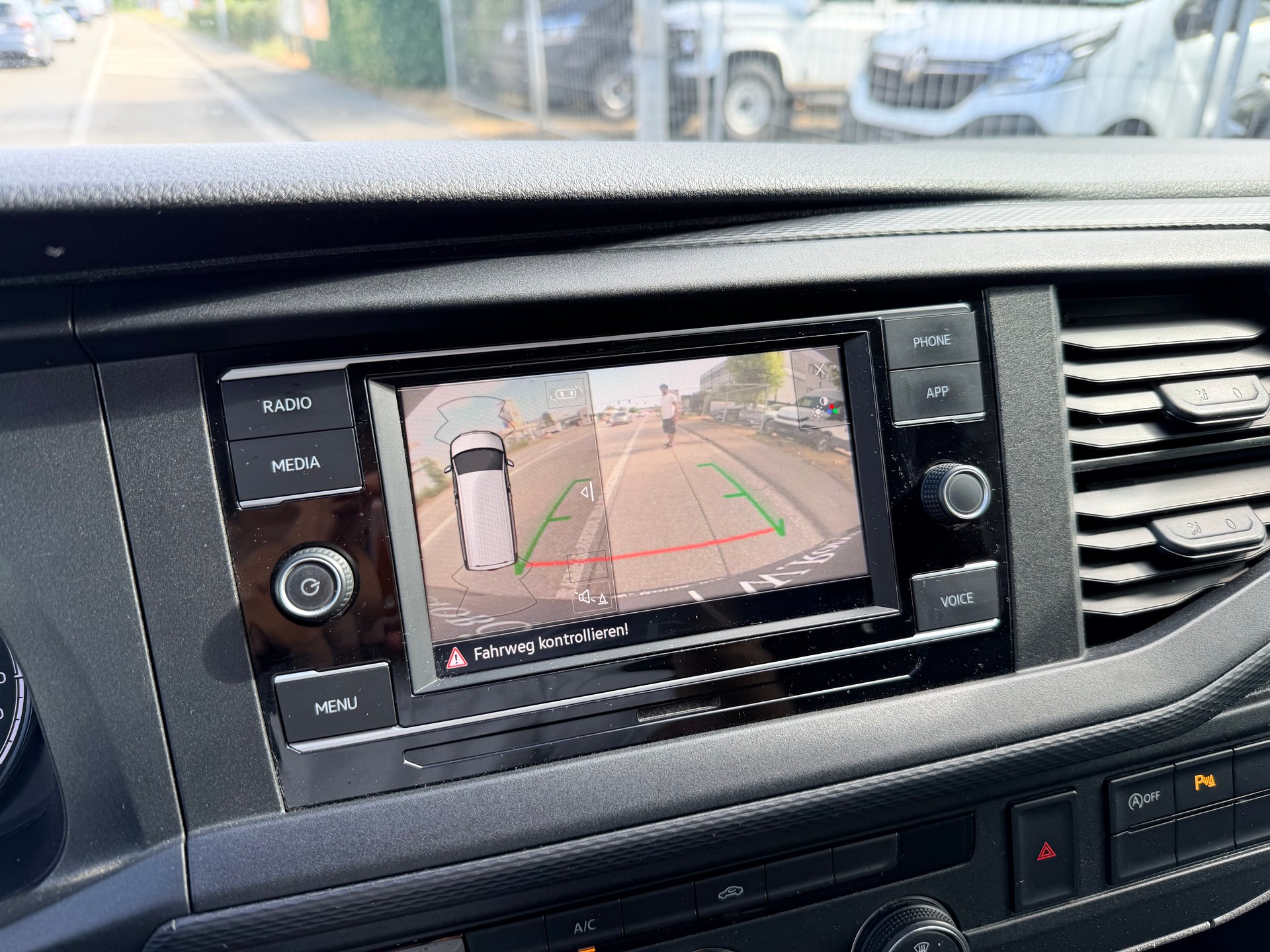 VW T6.1 2.0 TDI 4Motion LANG-image-13
