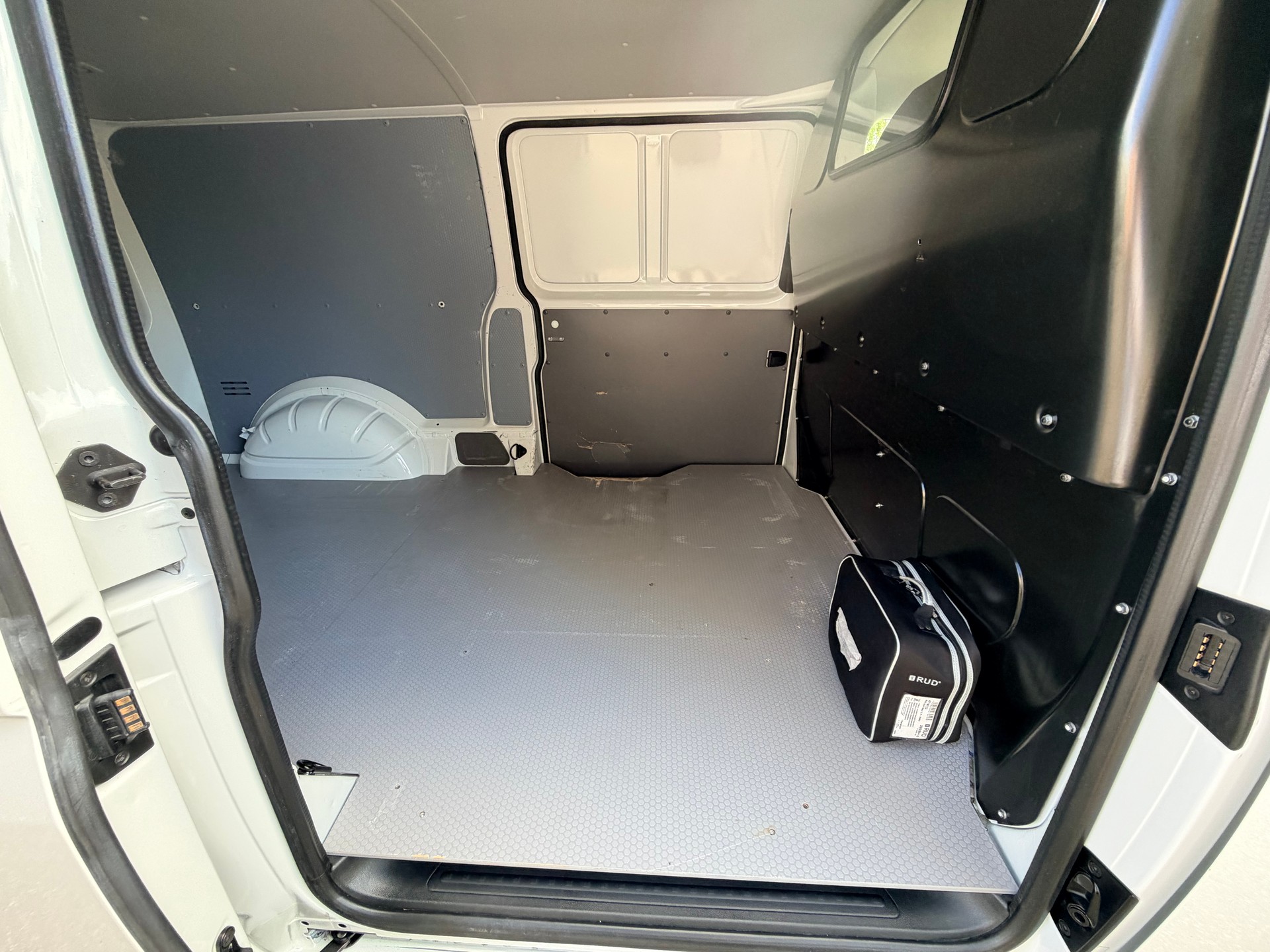 VW T6.1 2.0 TDI 4Motion LANG-image-11