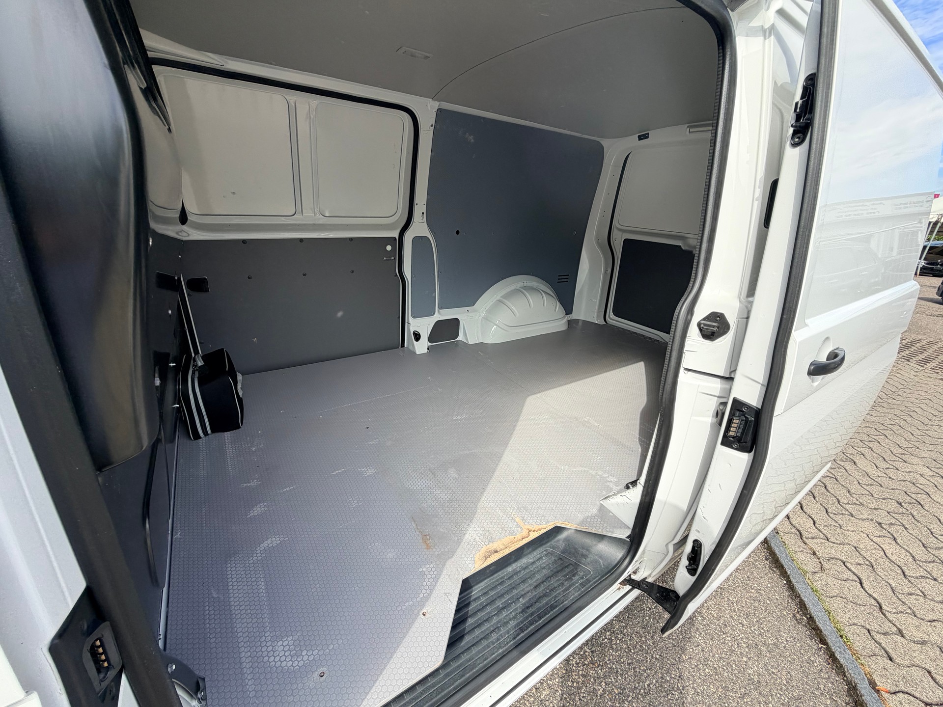 VW T6.1 2.0 TDI 4Motion LANG-image-12