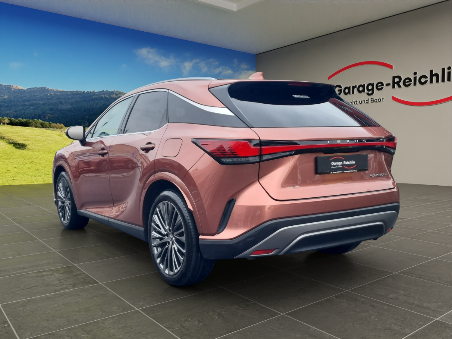 LEXUS RX 450h+ Excellence-showroom-element-2