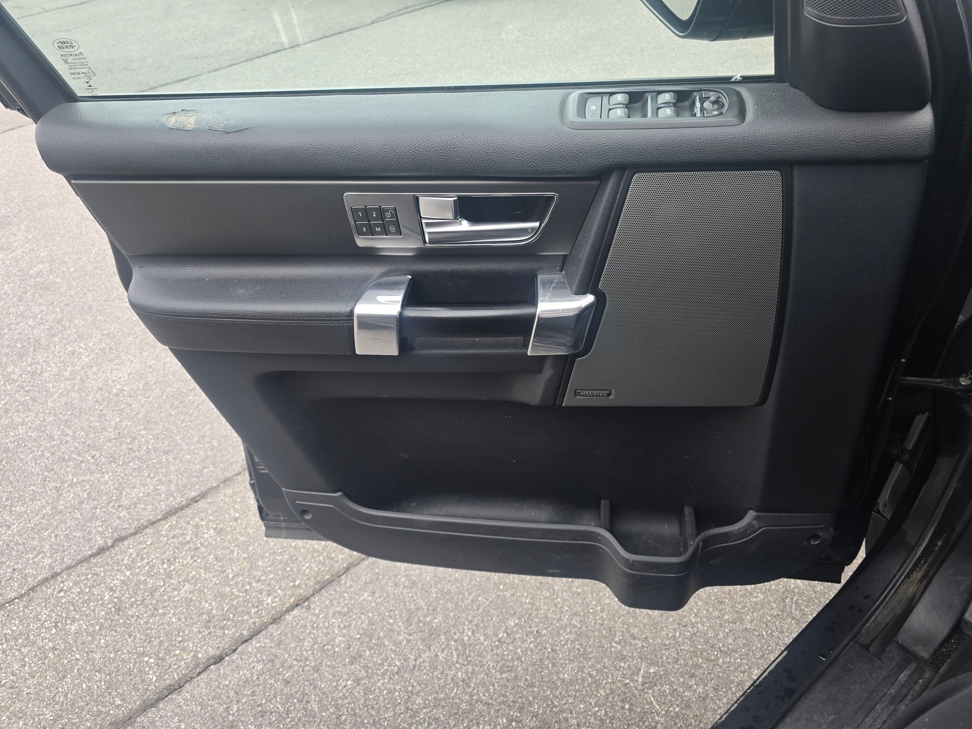 LAND ROVER Discovery 3.0 TDV6 SE Automatic-image-8