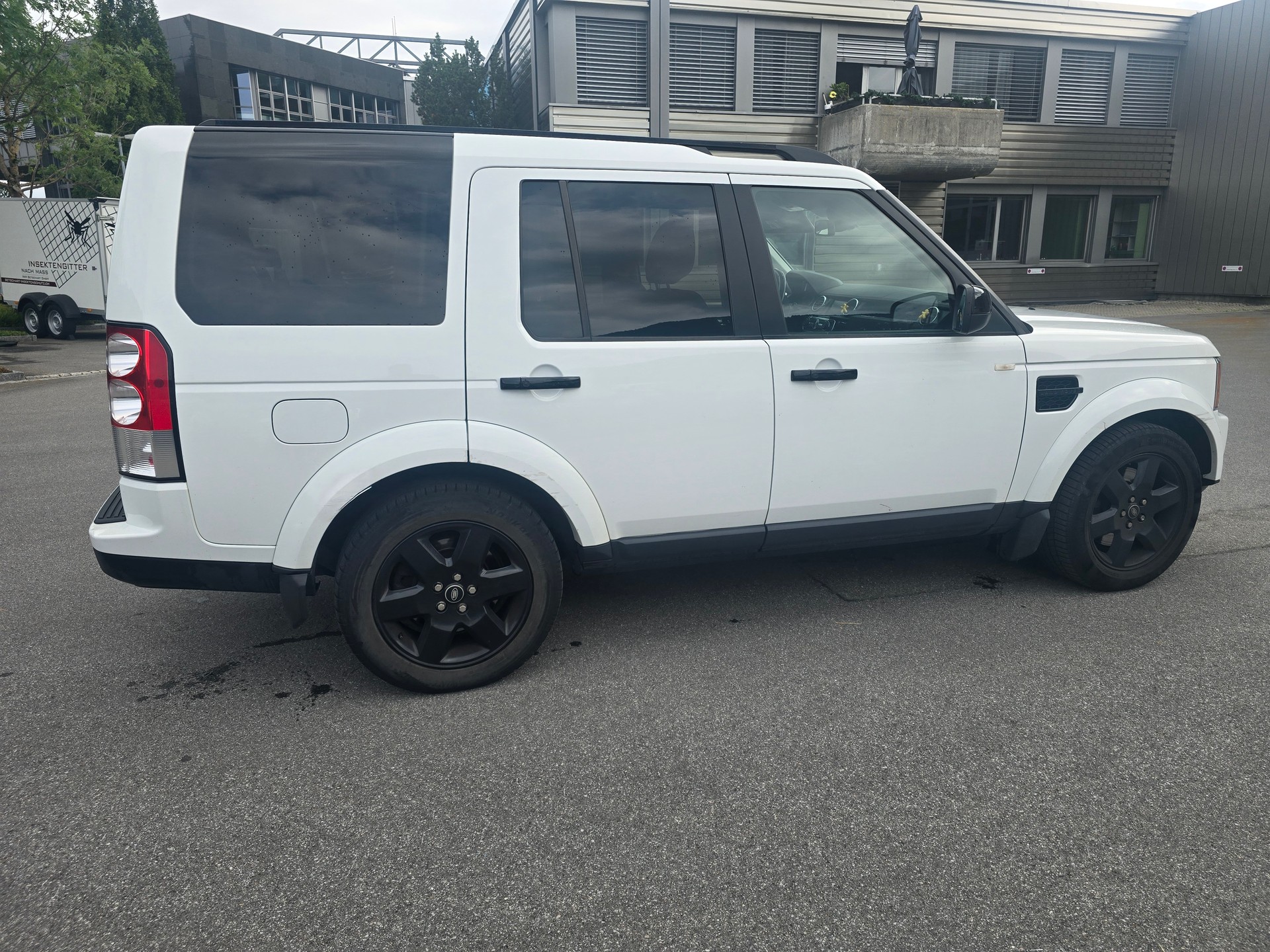 LAND ROVER Discovery 3.0 TDV6 SE Automatic-image-6