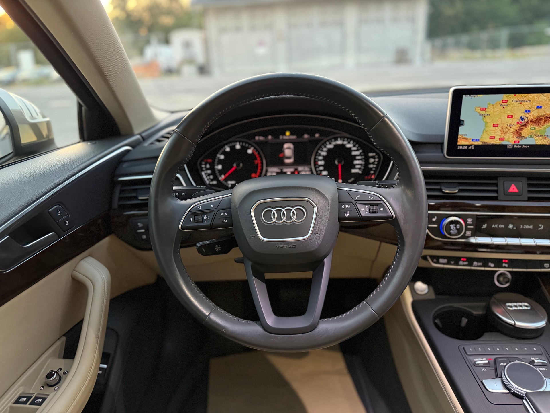 AUDI A4 Limousine 2.0 TFSI quattro S-tronic-image-14