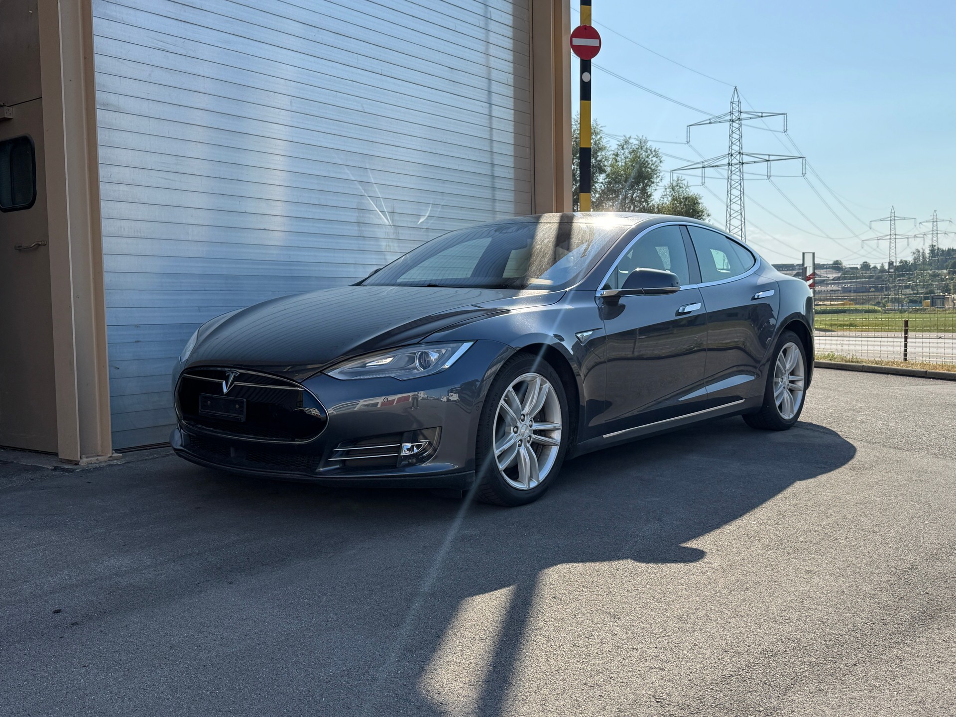 TESLA Model S 85 D