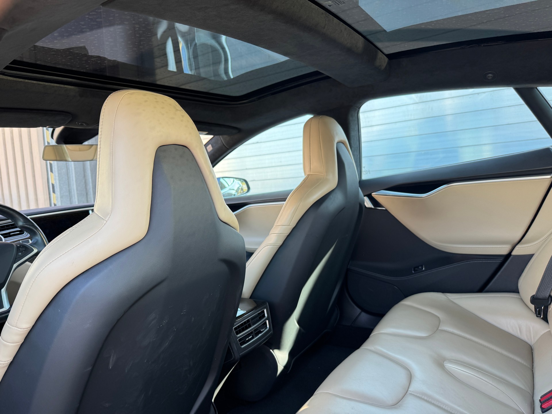 TESLA Model S 85 D-image-6