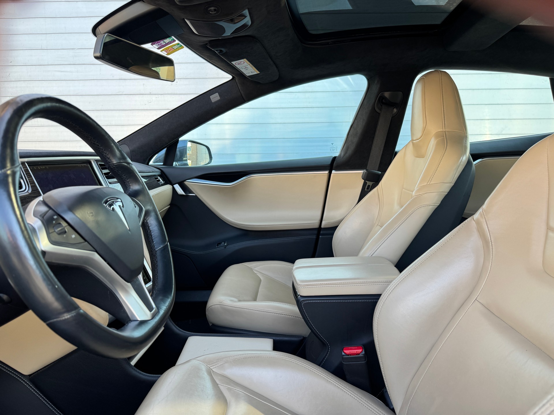 TESLA Model S 85 D-image-13