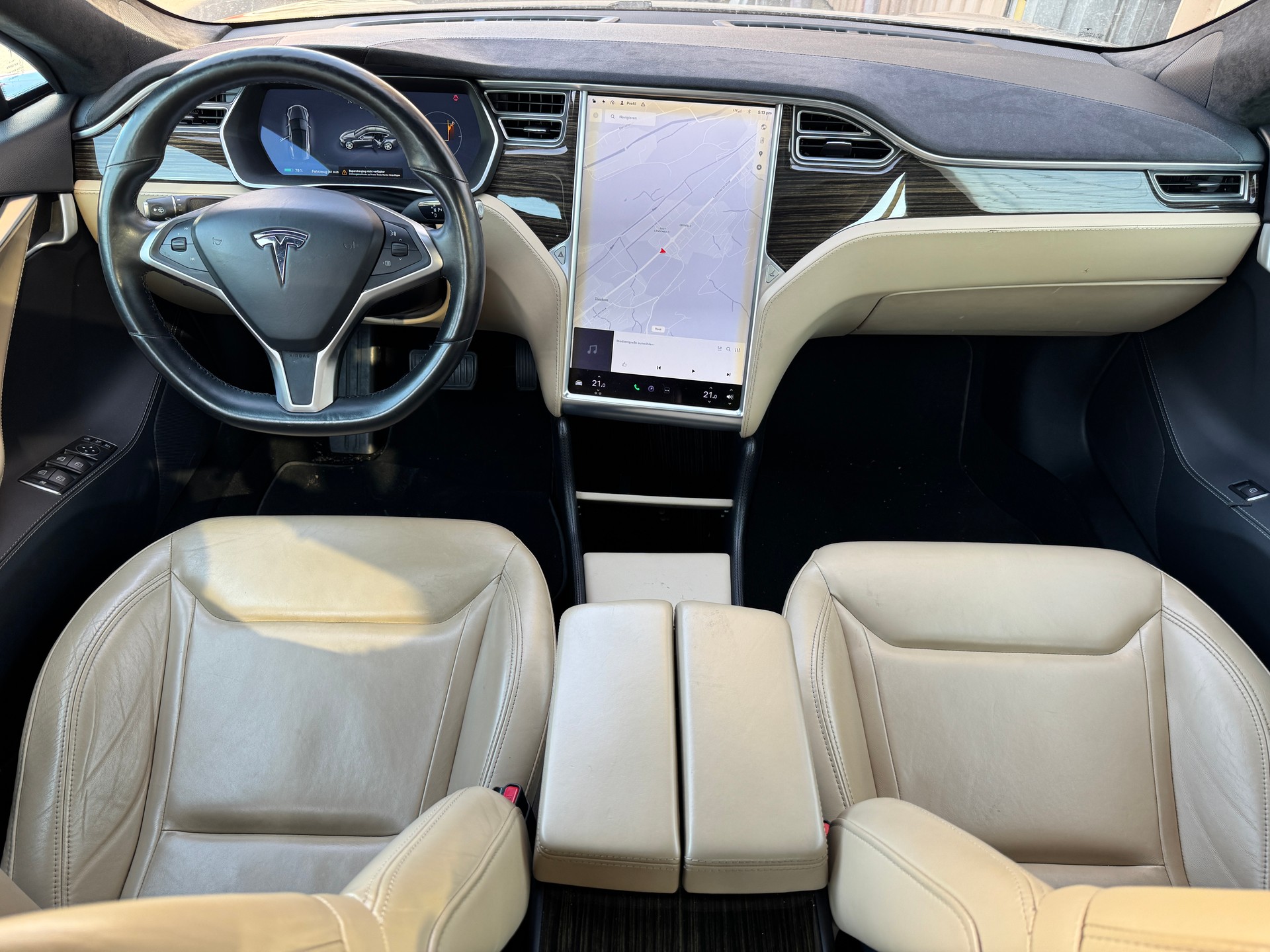 TESLA Model S 85 D-image-12