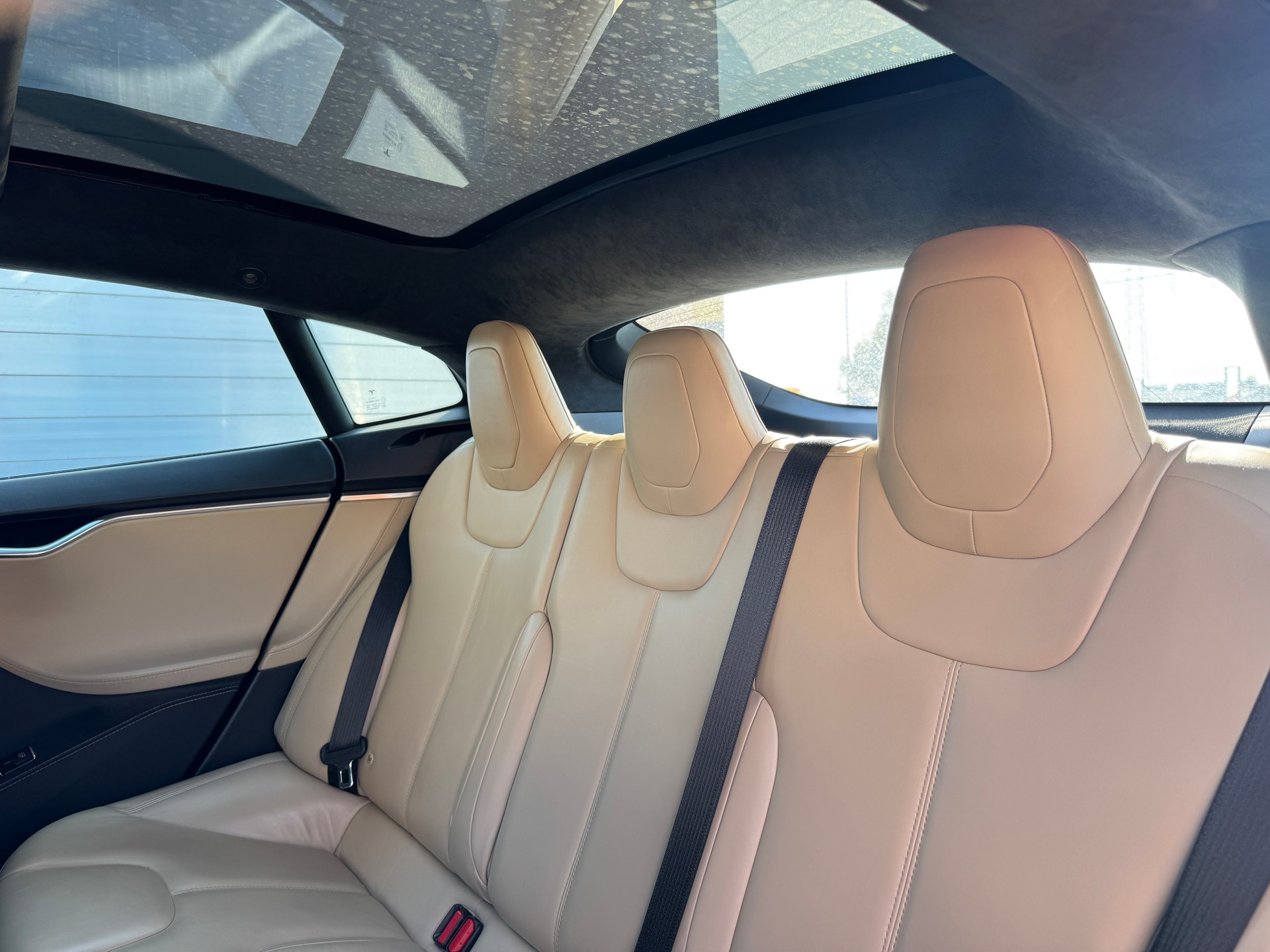 TESLA Model S 85 D-image-7