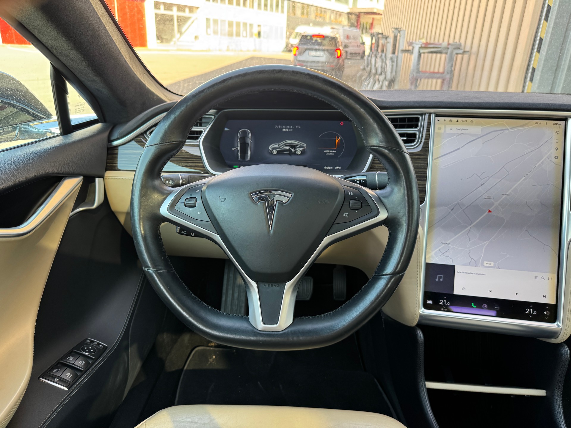 TESLA Model S 85 D-image-9