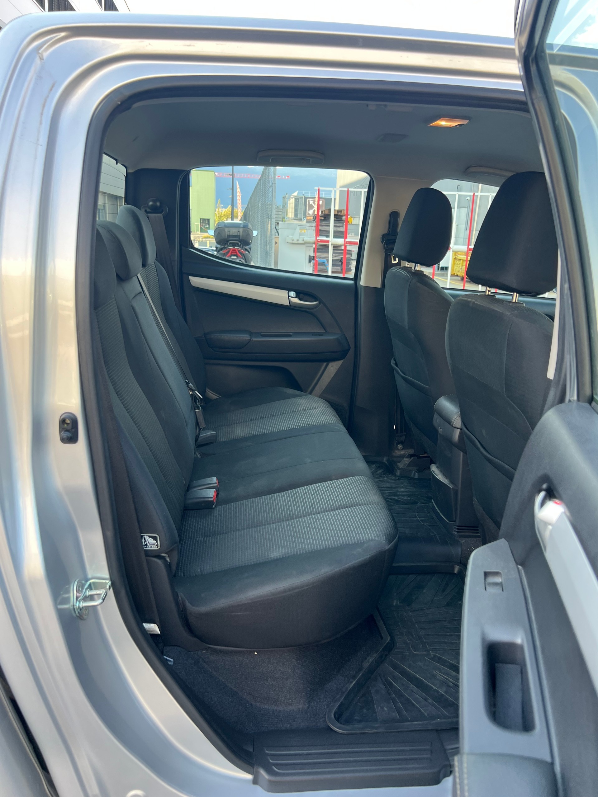 ISUZU D-MAX 1.9 Crew Cab Solar Plus 4x4 A-image-14