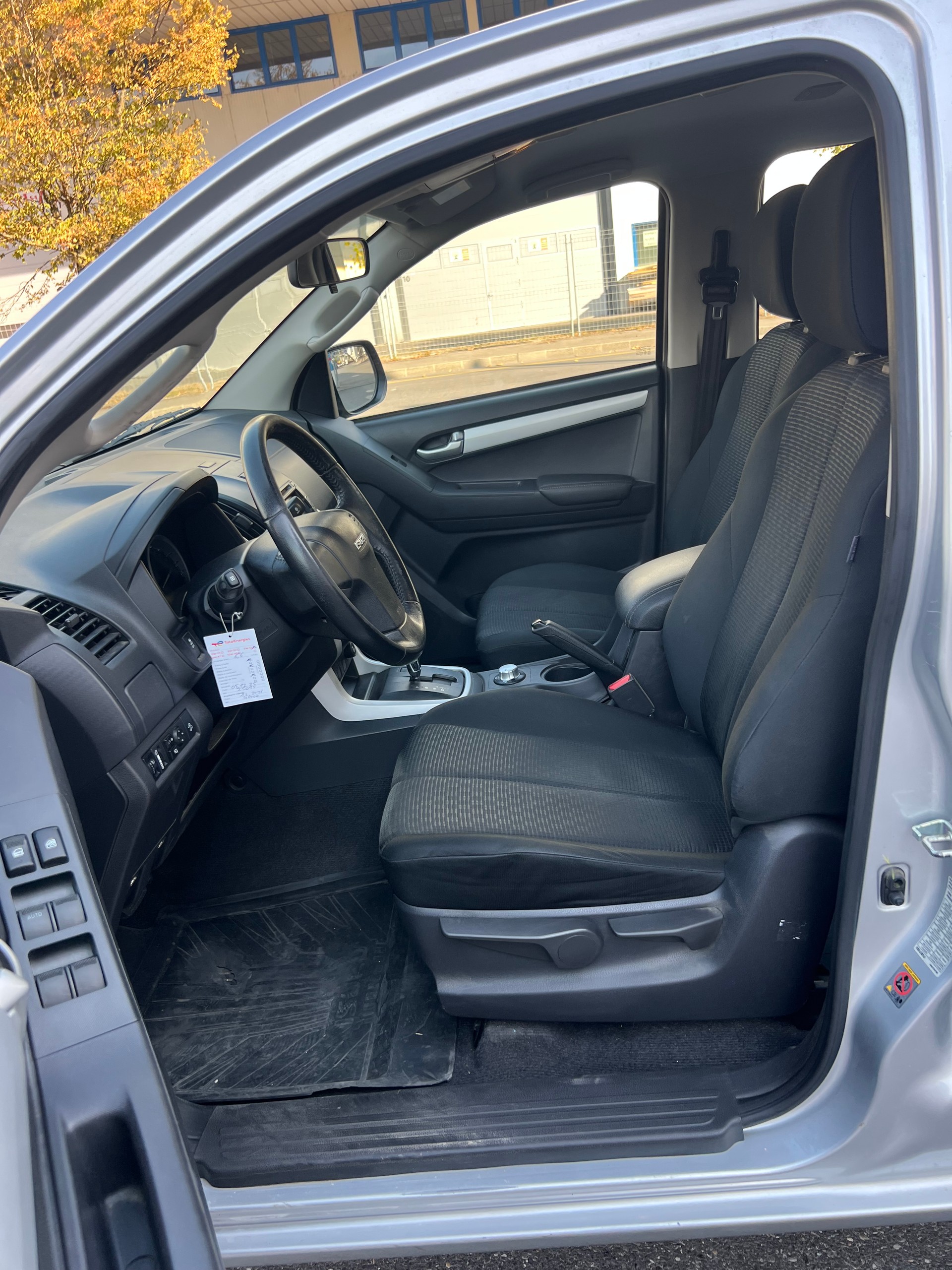 ISUZU D-MAX 1.9 Crew Cab Solar Plus 4x4 A-image-9