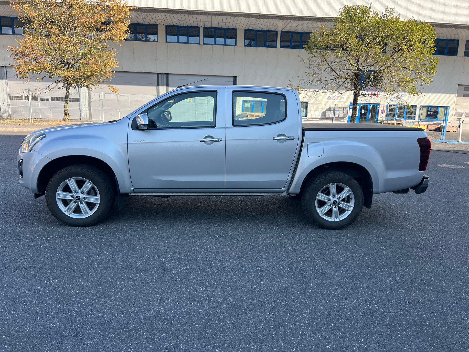 ISUZU D-MAX 1.9 Crew Cab Solar Plus 4x4 A-image-2