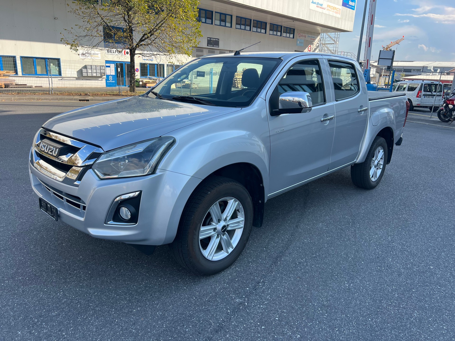 ISUZU D-MAX 1.9 Crew Cab Solar Plus 4x4 A