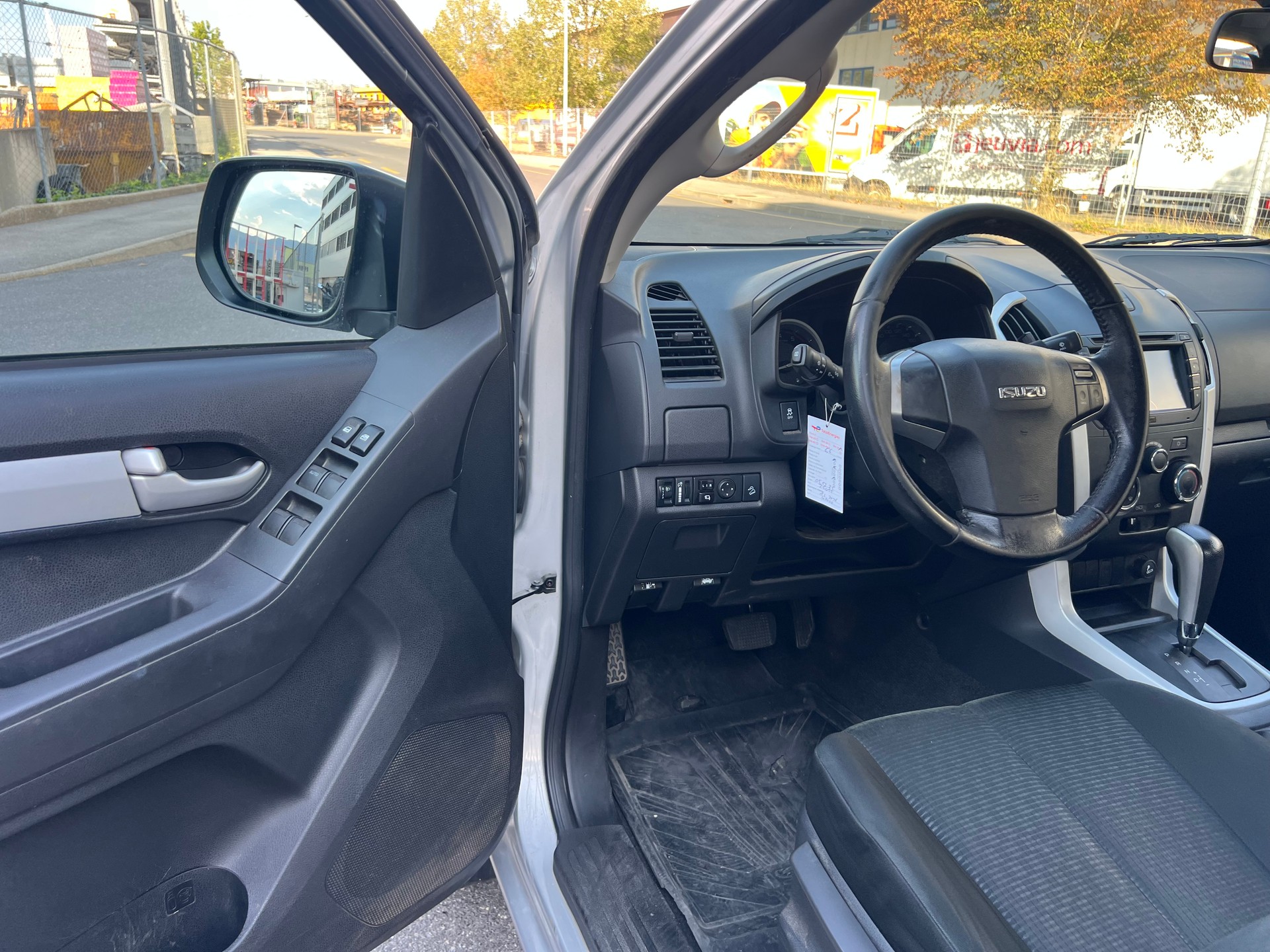 ISUZU D-MAX 1.9 Crew Cab Solar Plus 4x4 A-image-8