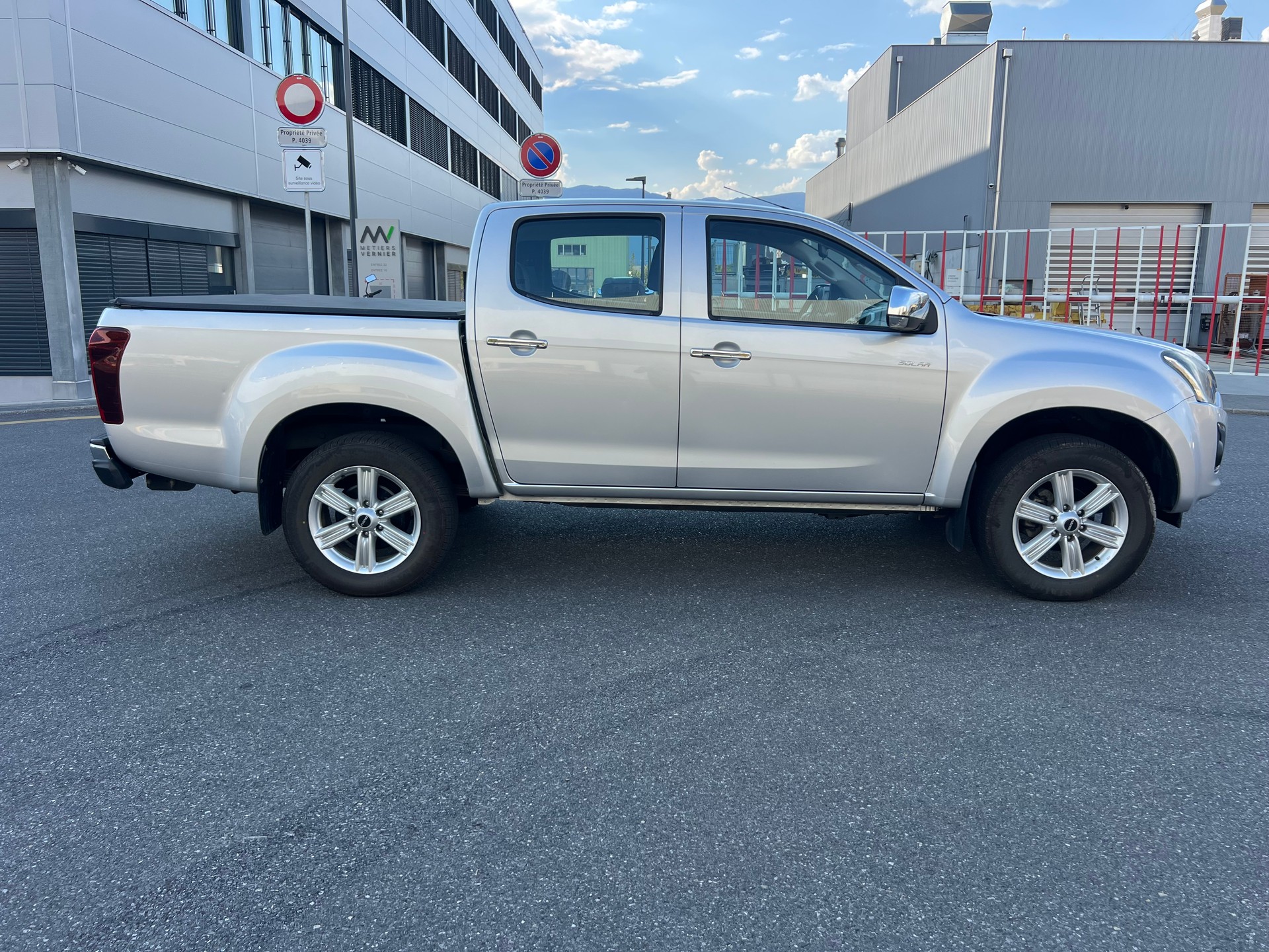 ISUZU D-MAX 1.9 Crew Cab Solar Plus 4x4 A-image-6