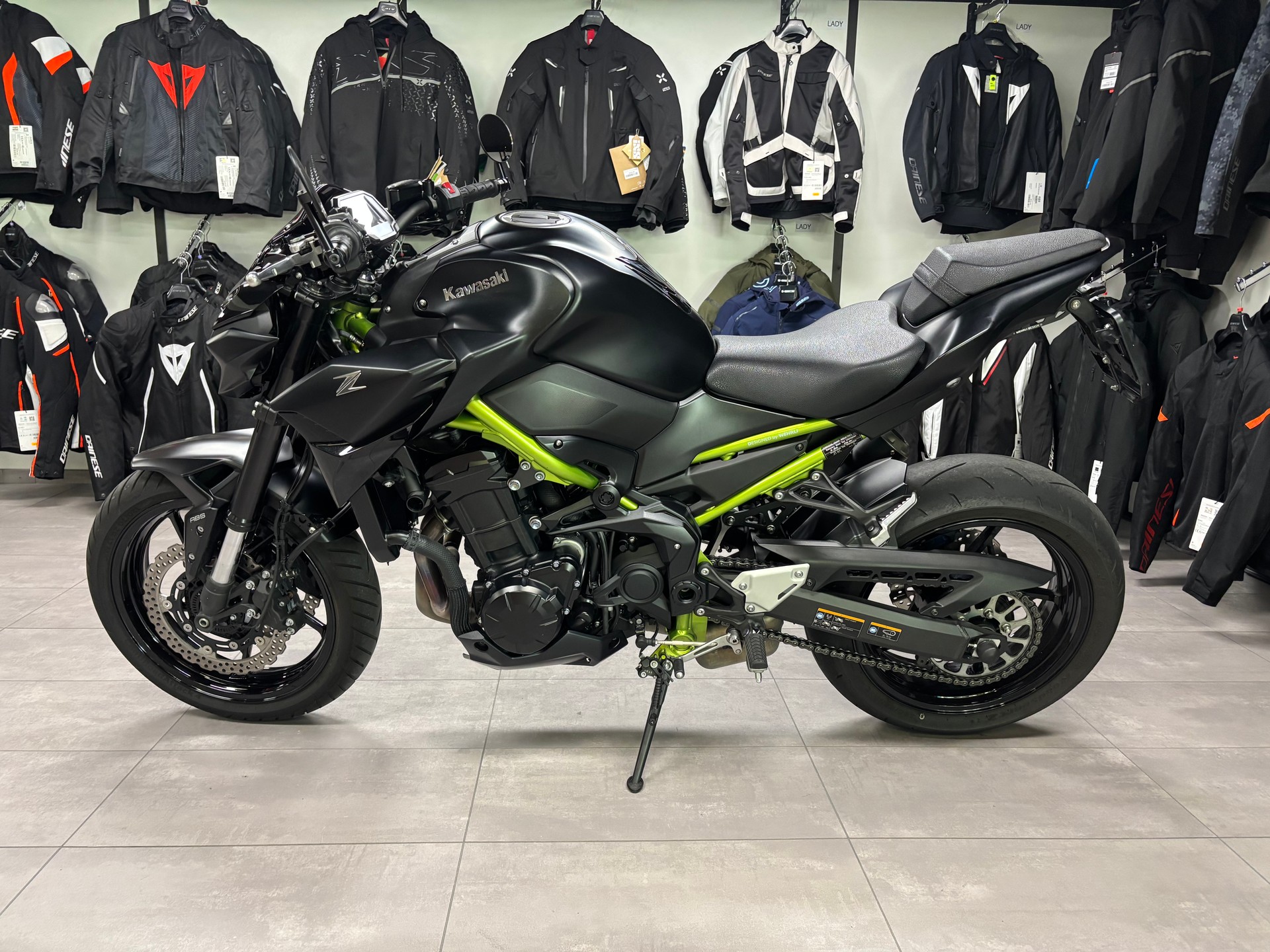 KAWASAKI Z 900-image-1