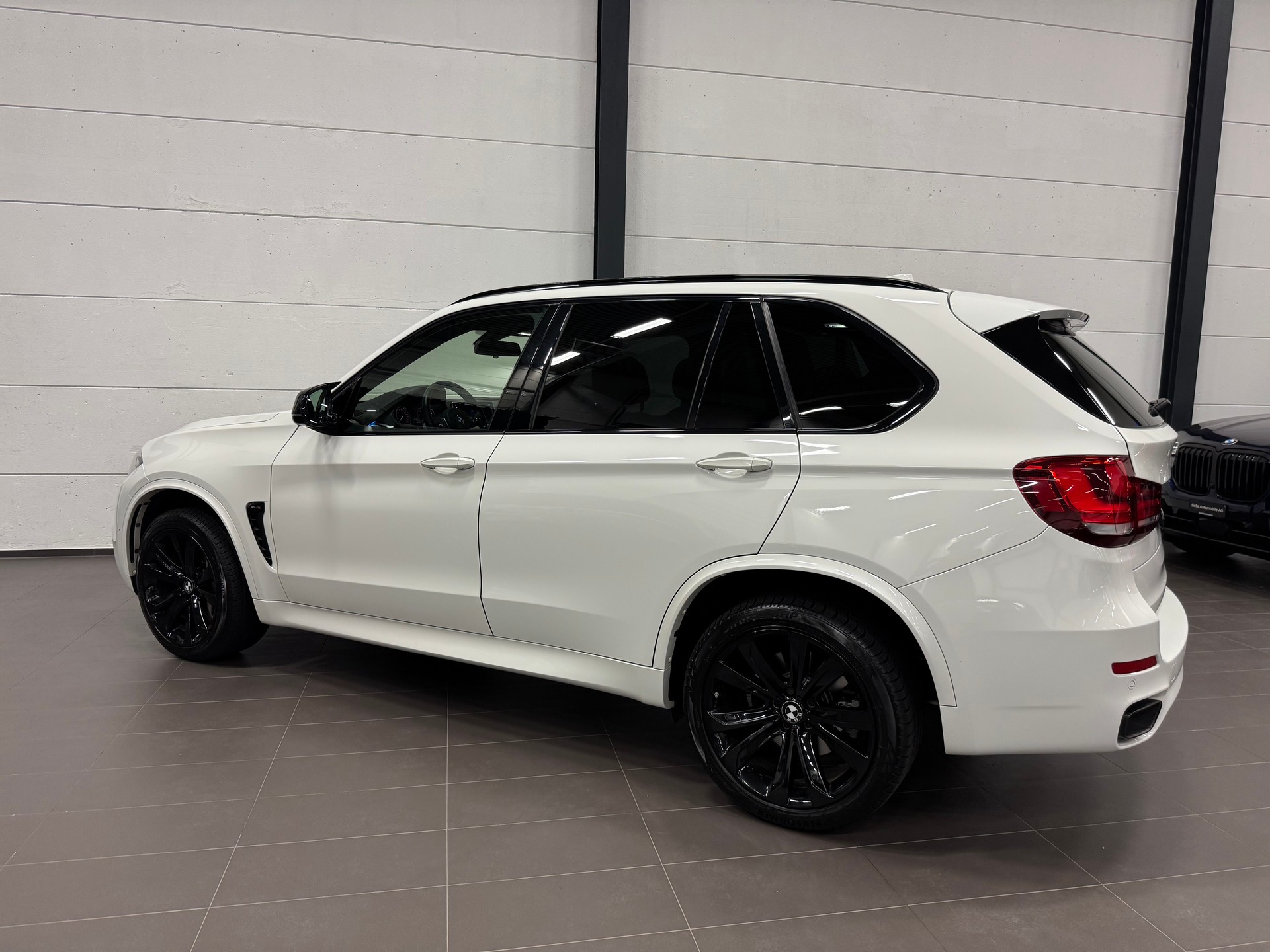 BMW X5 xDrive M50d Steptronic-image-13