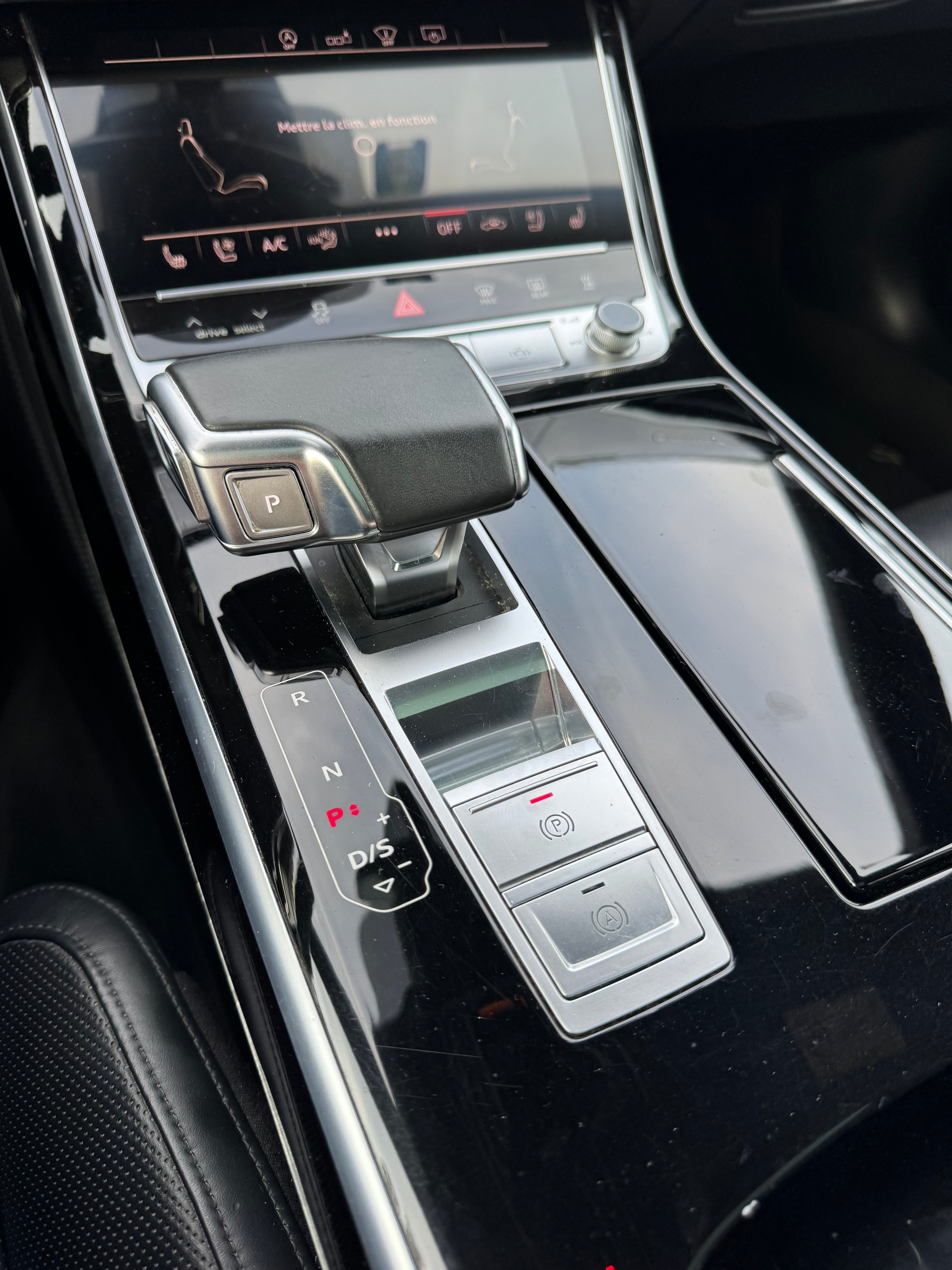 AUDI S8 TFSI quattro tiptronic-image-15