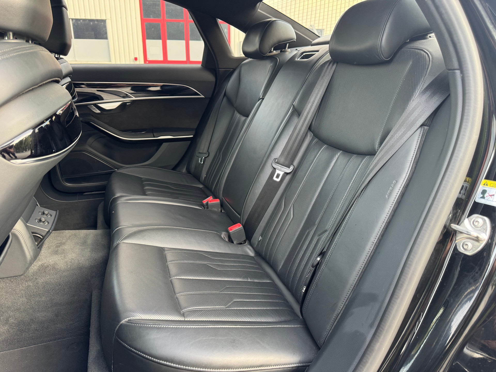 AUDI S8 TFSI quattro tiptronic-image-9