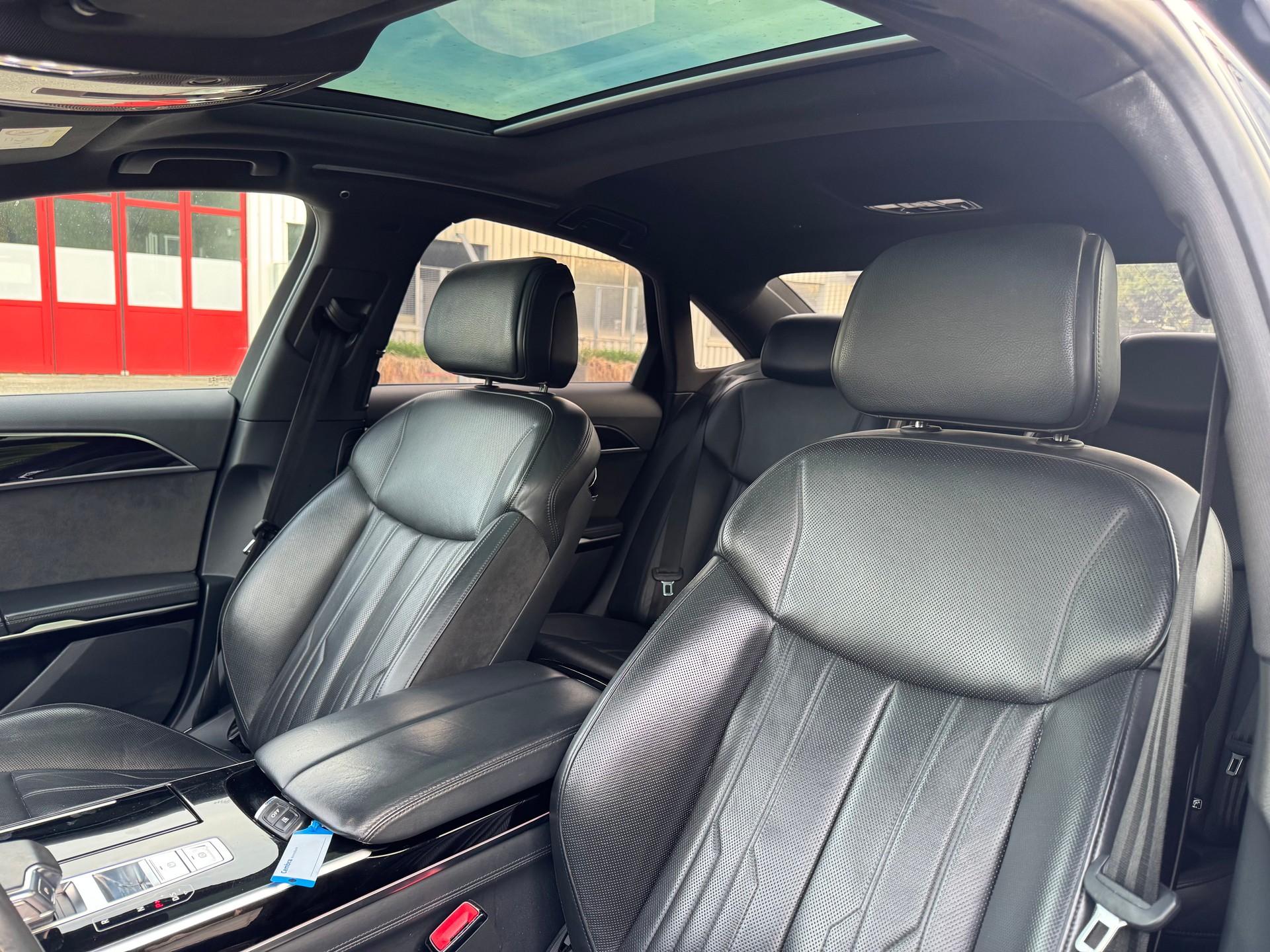 AUDI S8 TFSI quattro tiptronic-image-8
