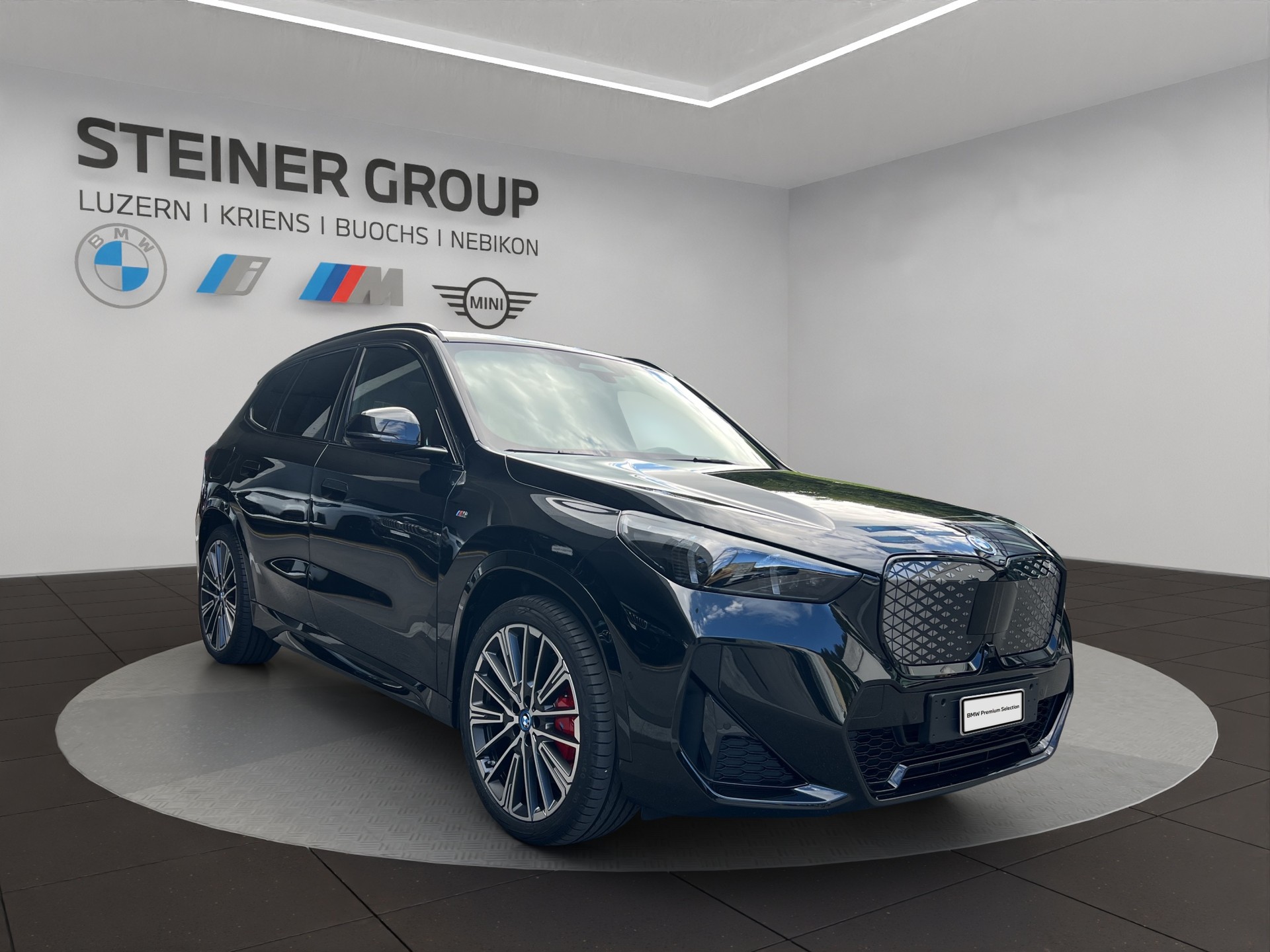BMW iX1 xDrive 30 M Sport Pro-showroom-element-3