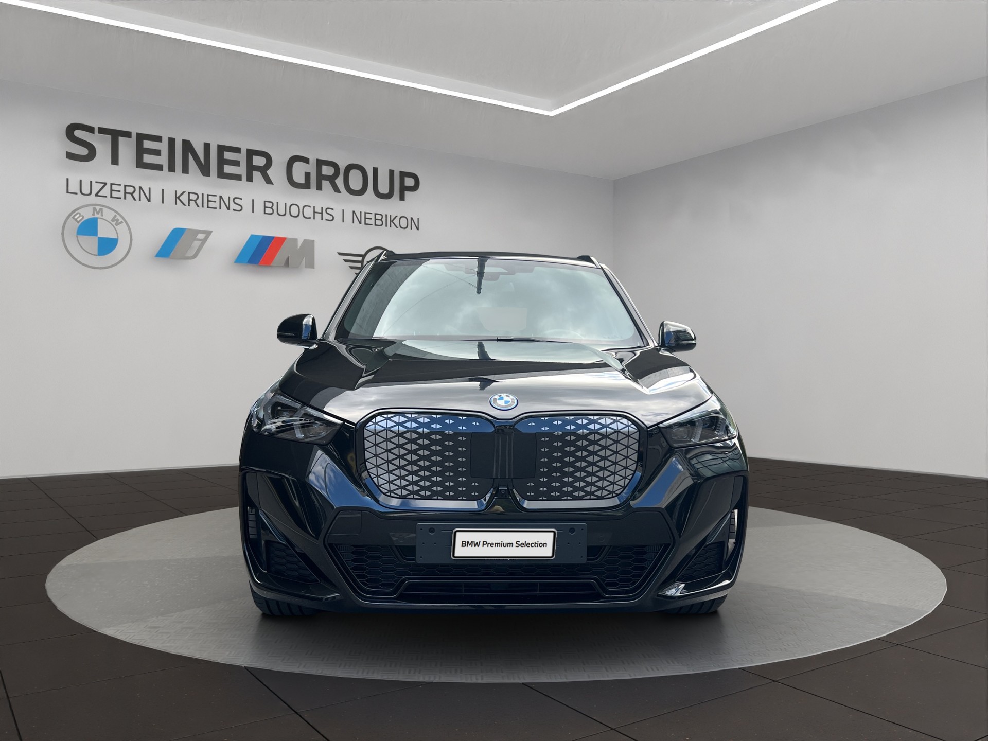 BMW iX1 xDrive 30 M Sport Pro-showroom-element-2
