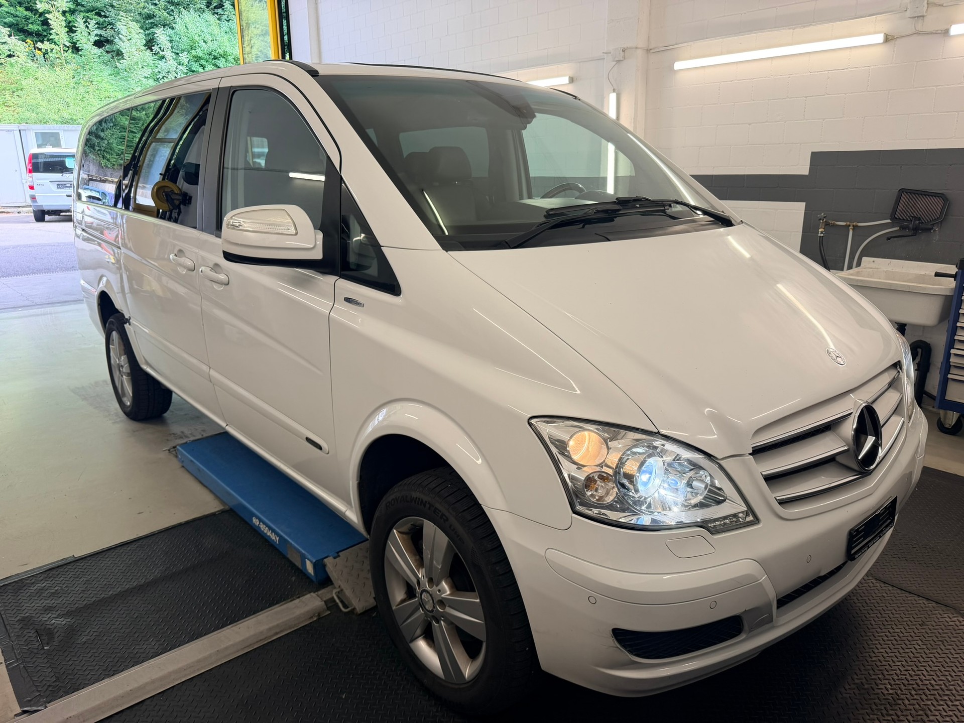 MERCEDES-BENZ Viano 2.2 CDI Blue Eff. Ambiente Ed. L 4Matic A-showroom-element-2
