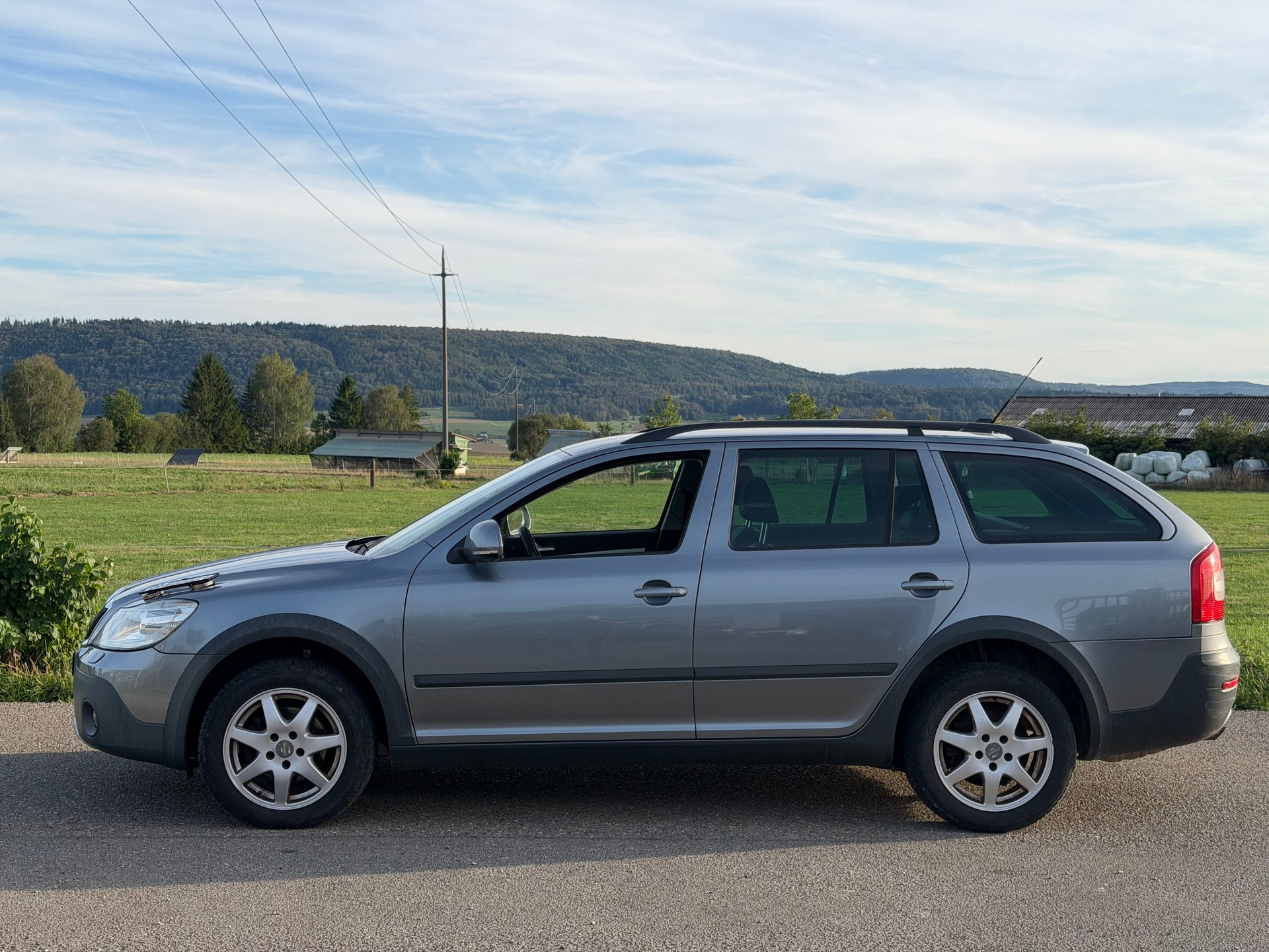 SKODA Octavia Combi 2.0 TDI Scout 4x4 DSG-image-3