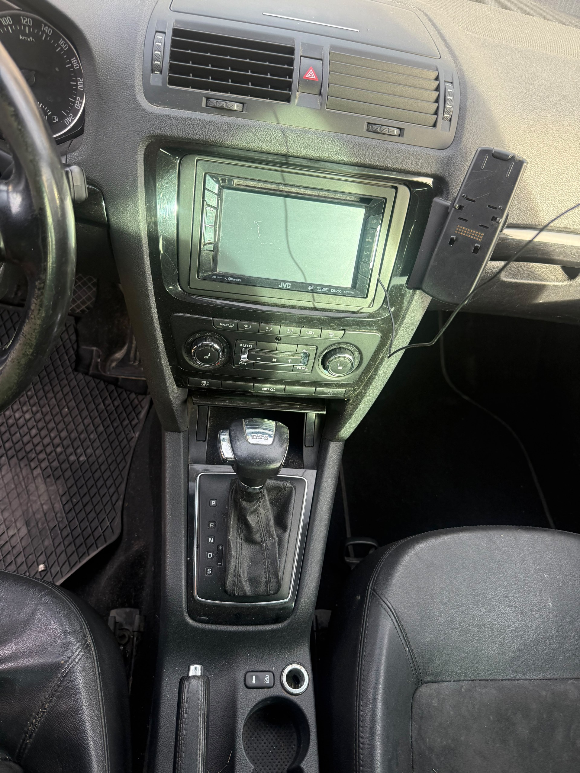 SKODA Octavia Combi 2.0 TDI Ambiente DSG-image-6