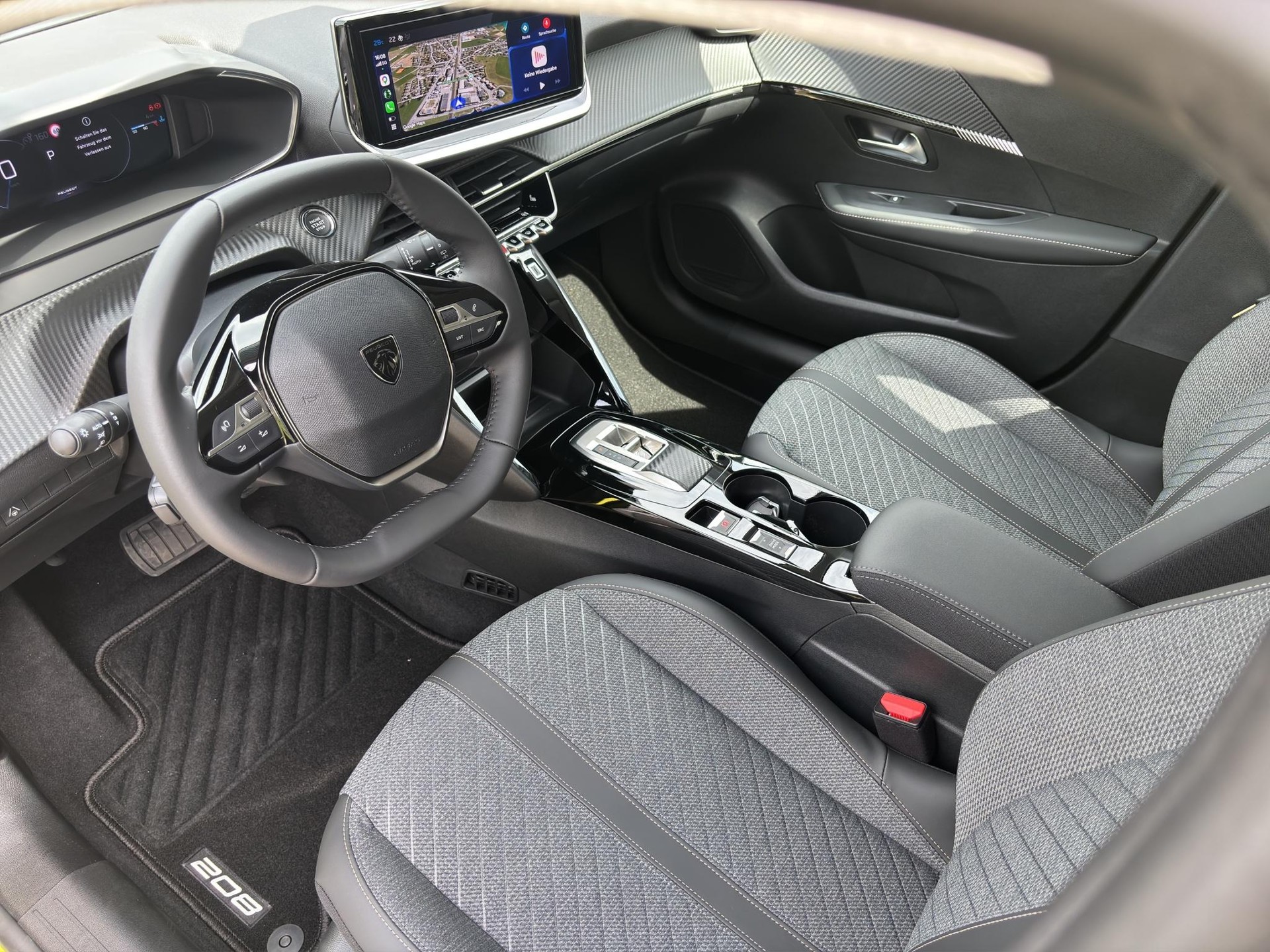 PEUGEOT 208 1.2 Hybrid Allure-image-7